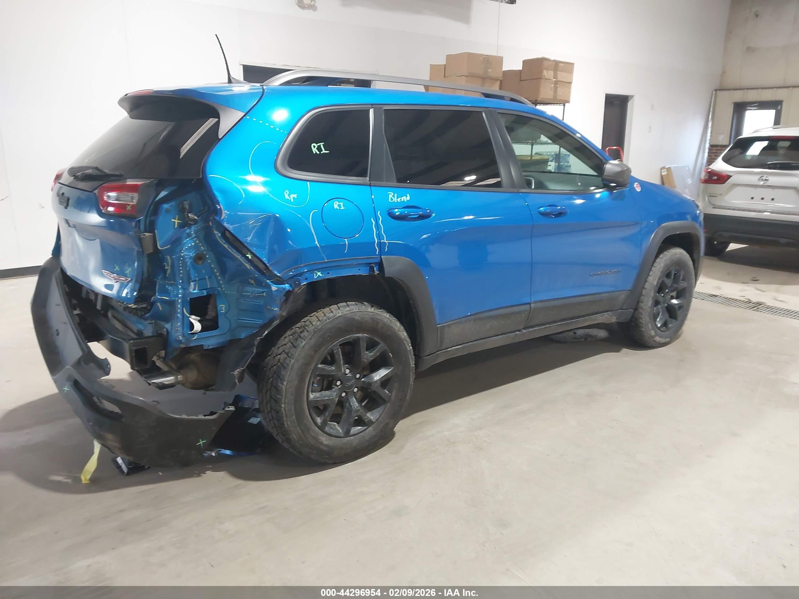 JEEP CHEROKEE image 4