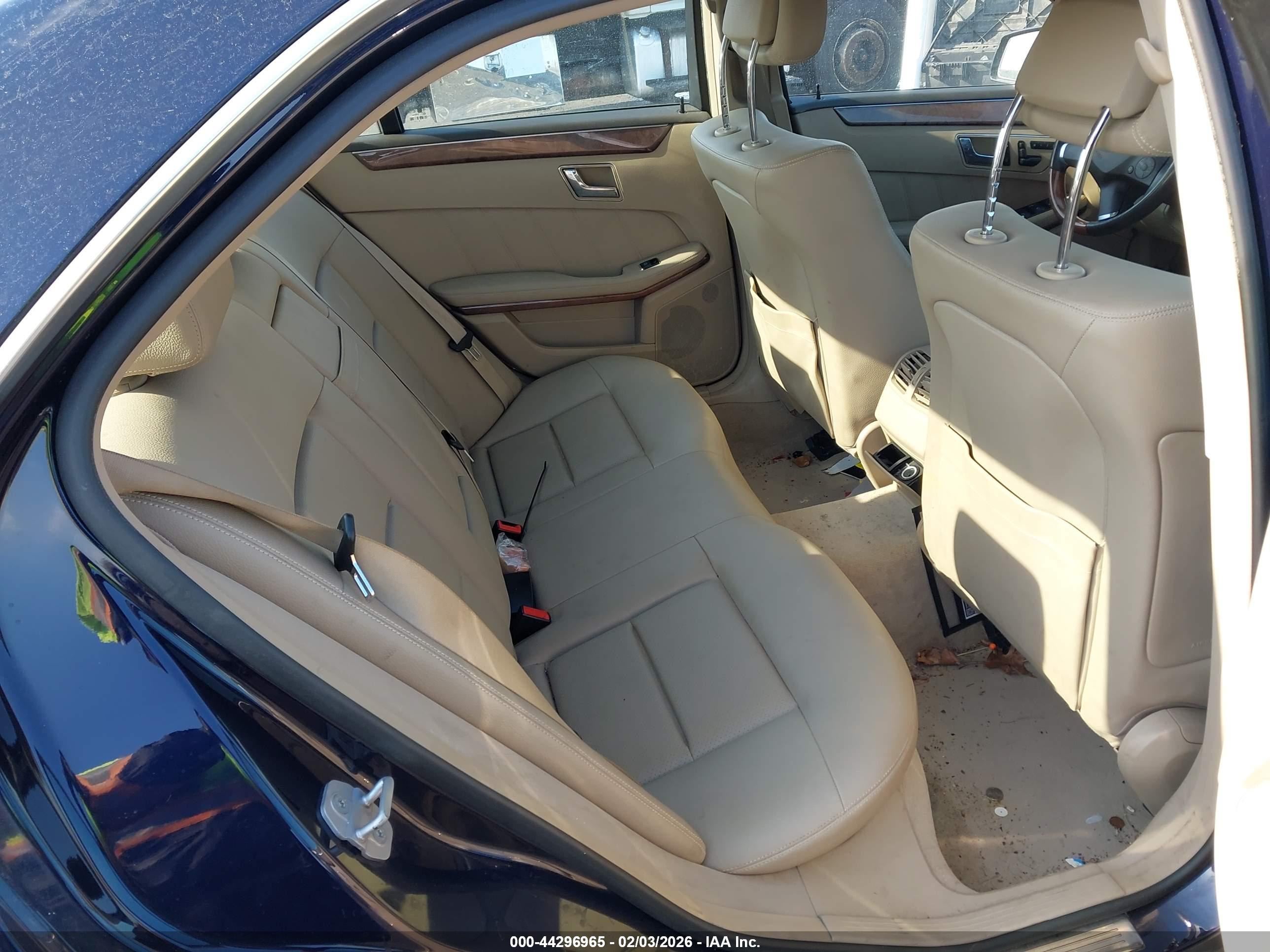 MERCEDES-BENZ E image 8