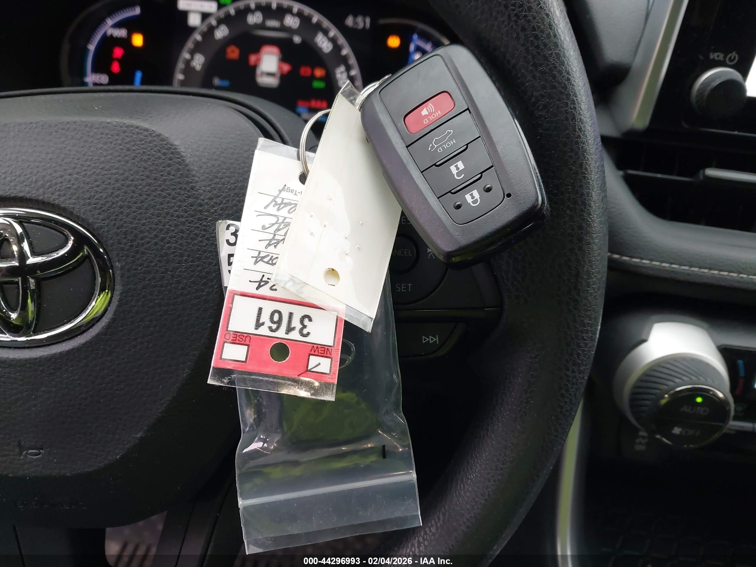 TOYOTA RAV4 image 11