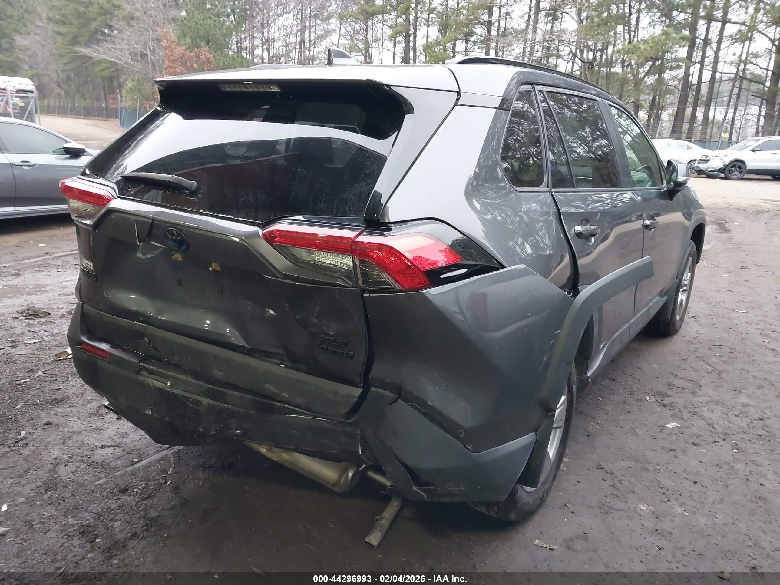 TOYOTA RAV4 image 4