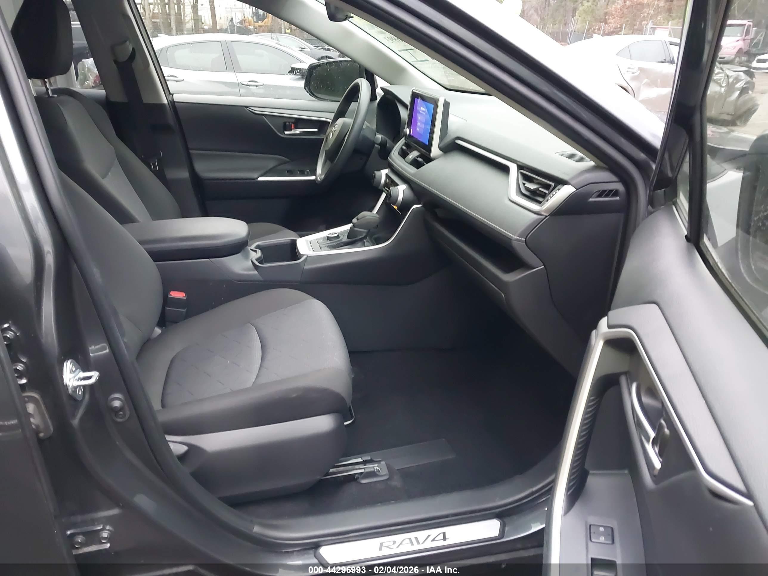 TOYOTA RAV4 image 5