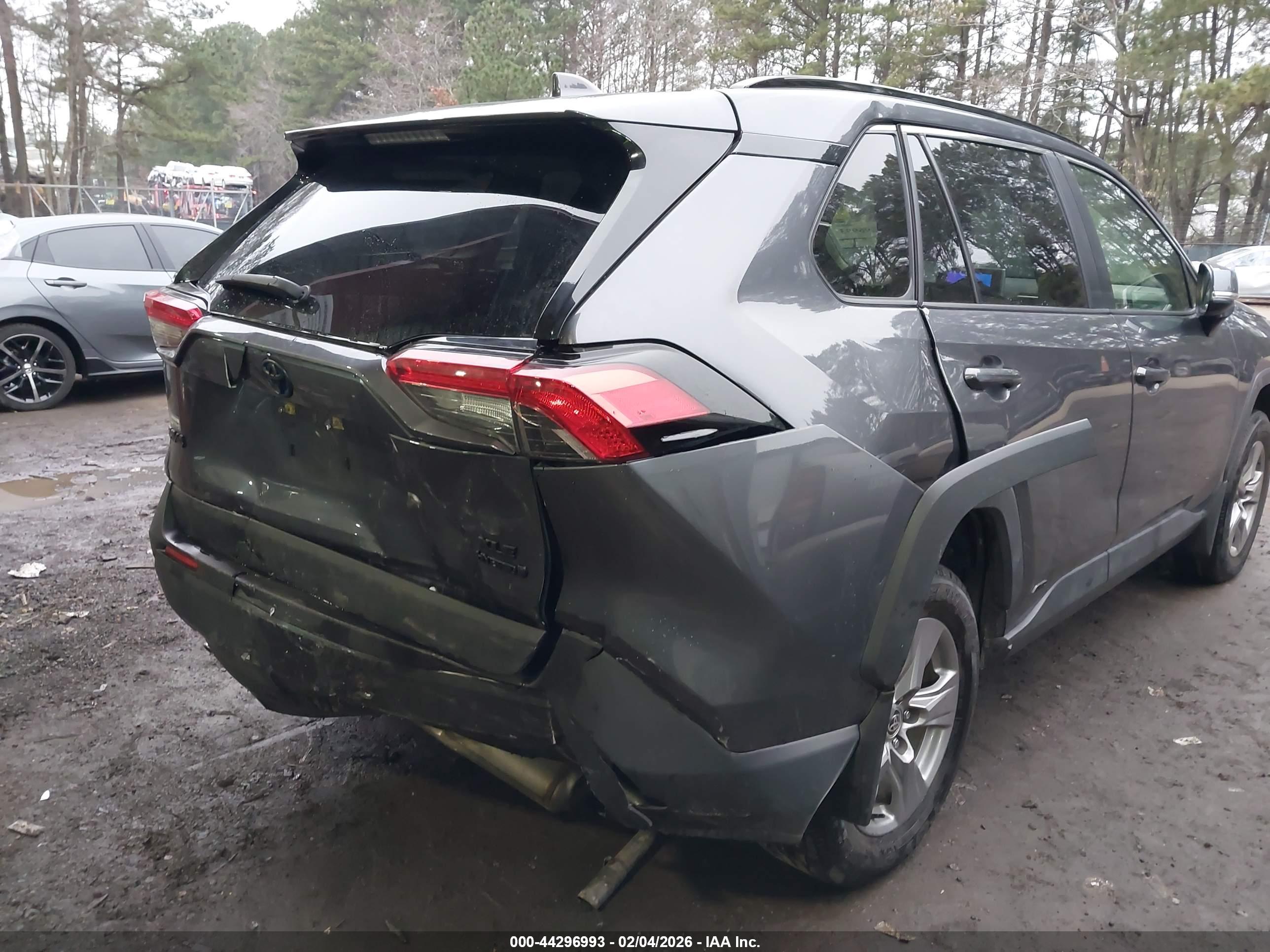TOYOTA RAV4 image 6
