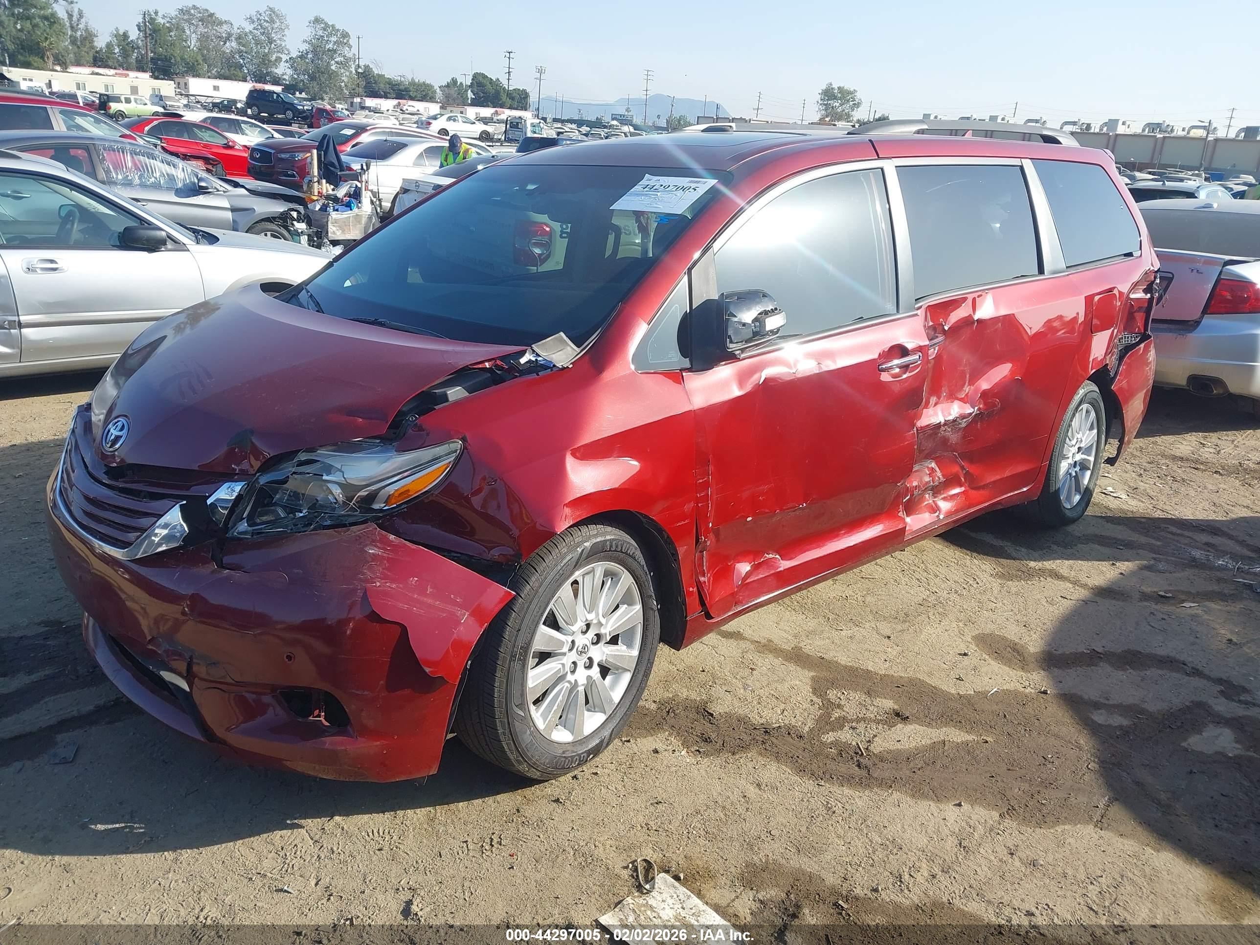 TOYOTA SIENNA image 2