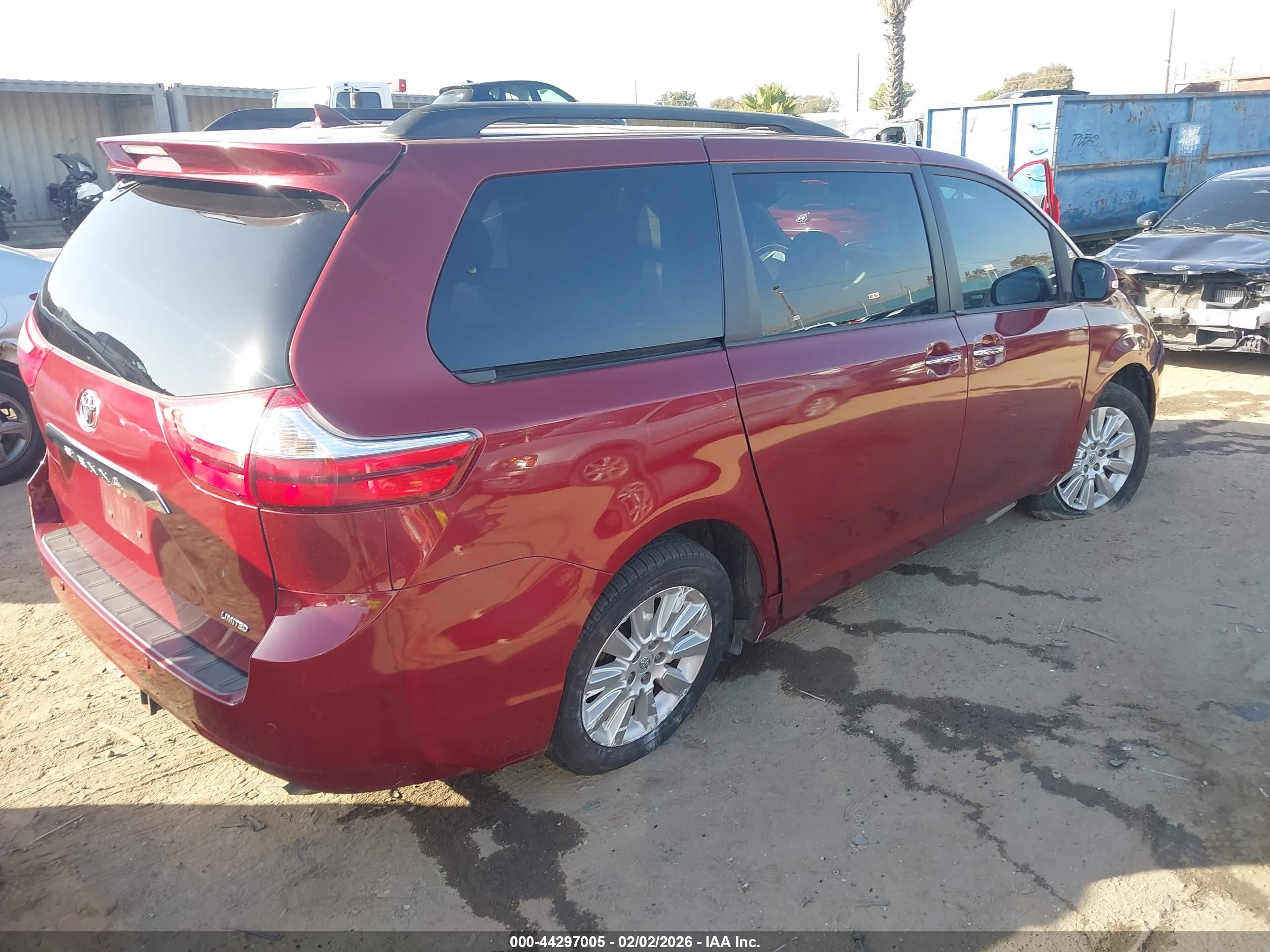 TOYOTA SIENNA image 4