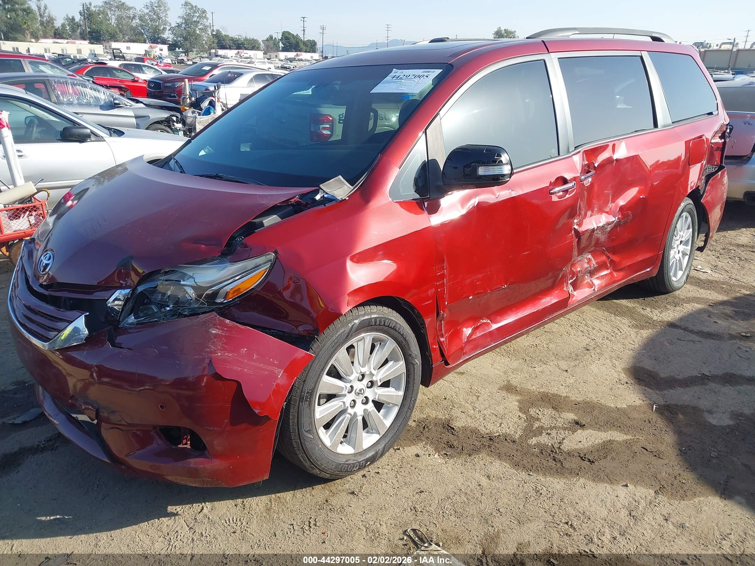 TOYOTA SIENNA image 6