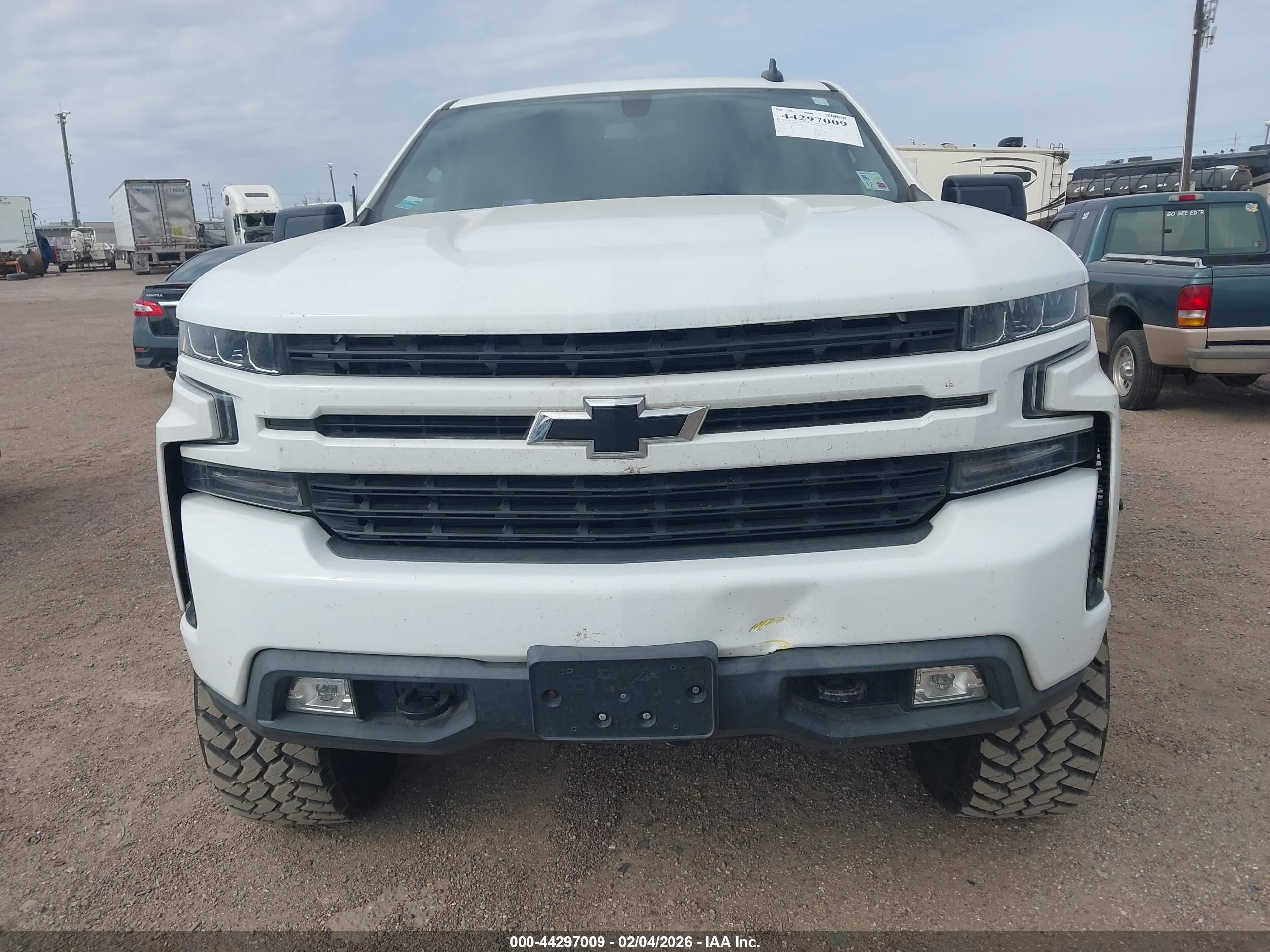 CHEVROLET SILVERADO image 6