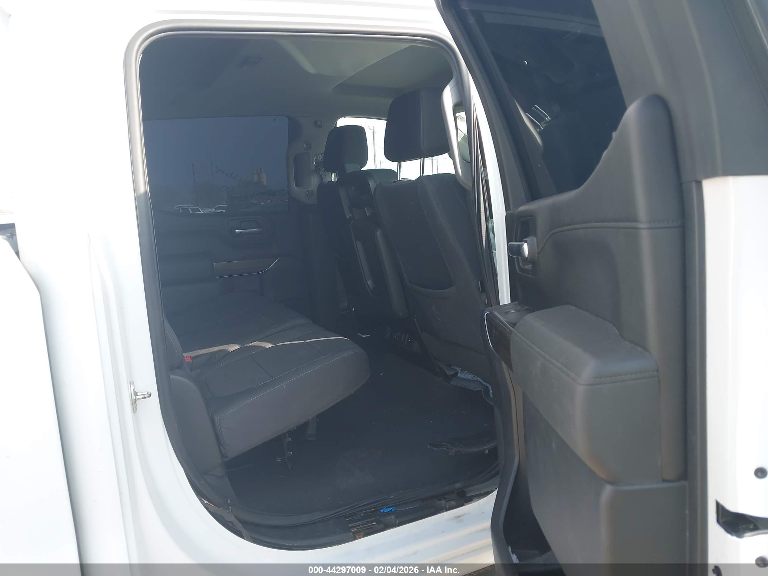 CHEVROLET SILVERADO image 8