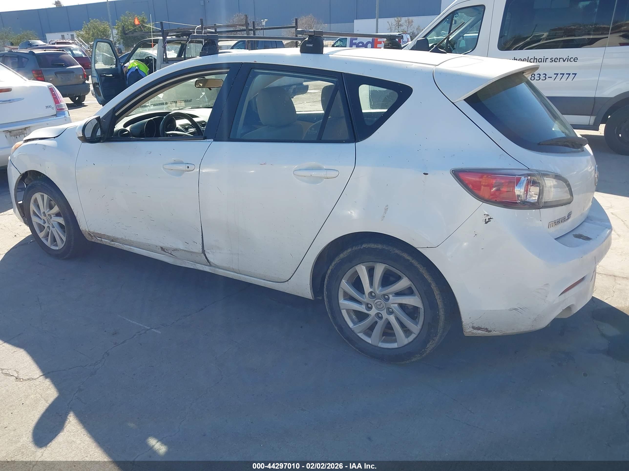 MAZDA MAZDA3 image 3