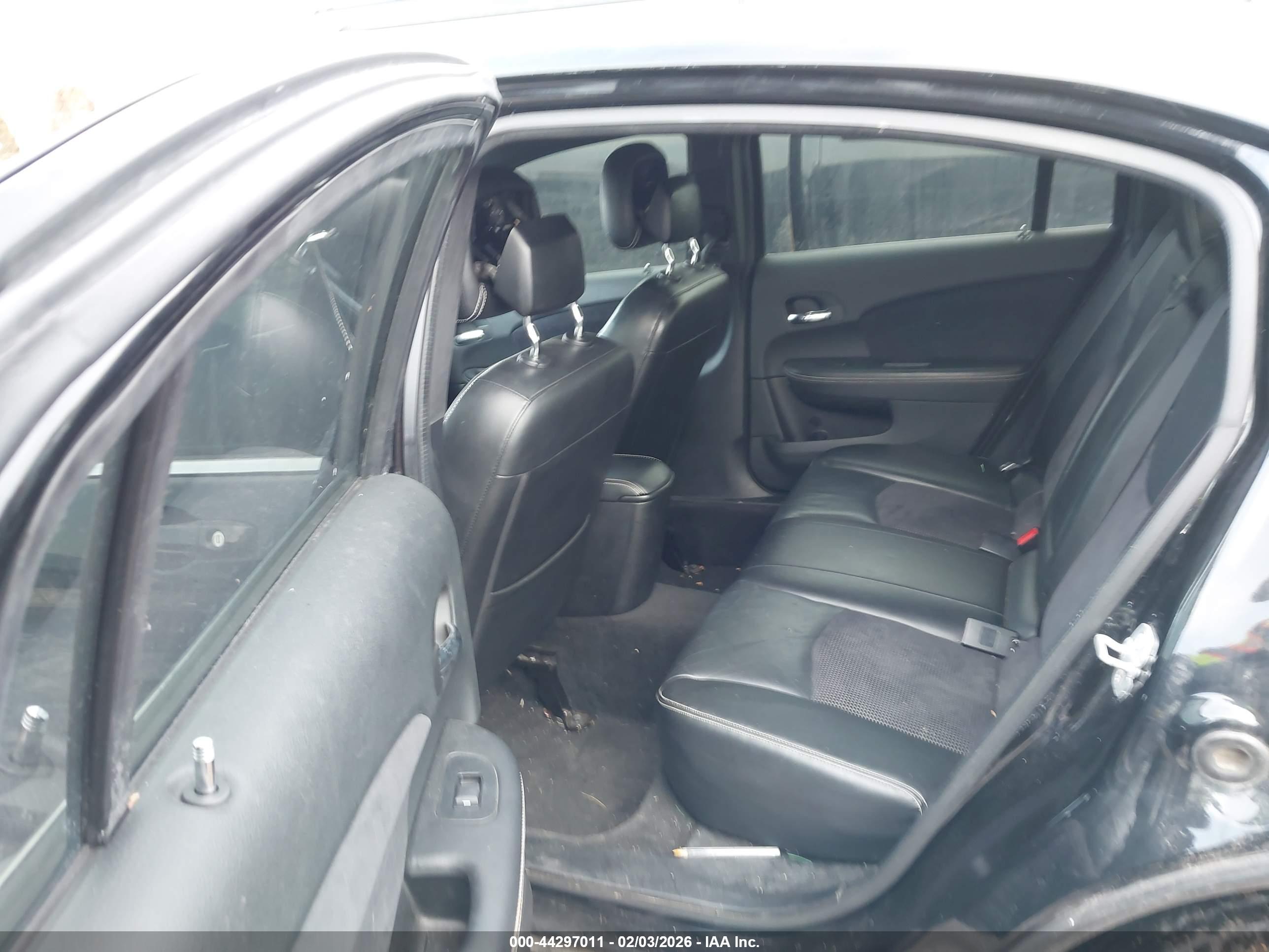 CHRYSLER 200 image 8