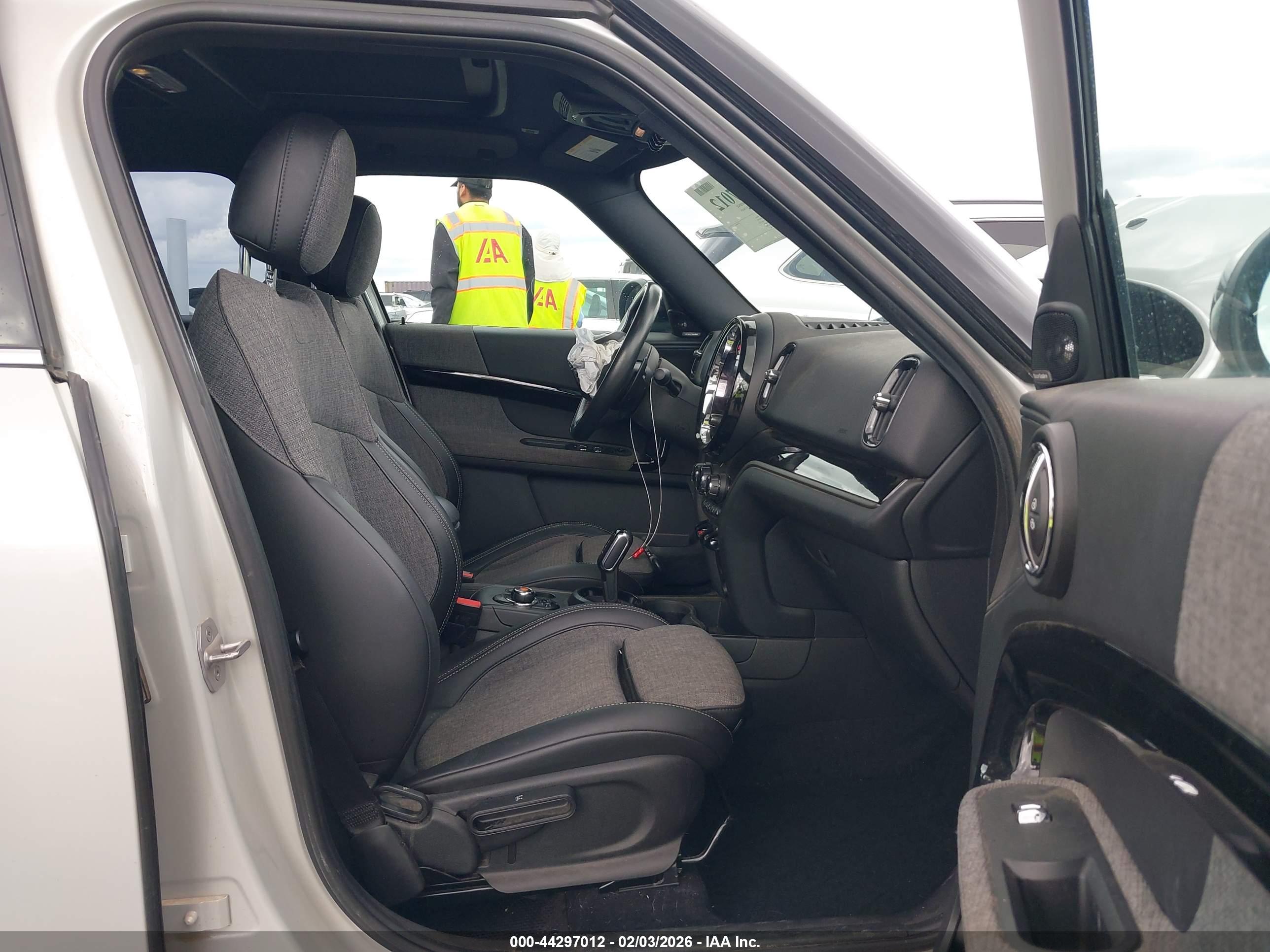 MINI COUNTRYMAN image 5