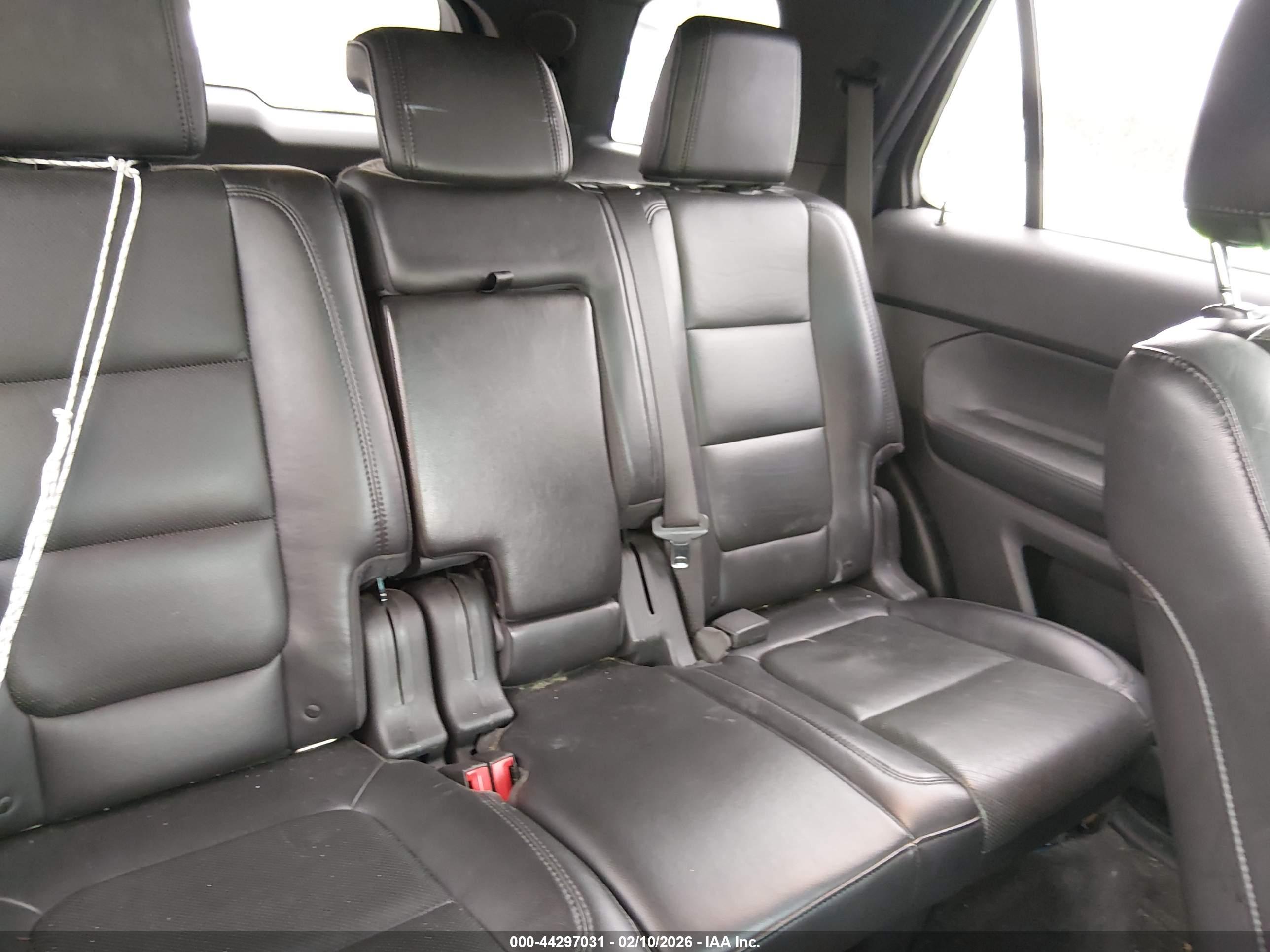 FORD EXPLORER image 8