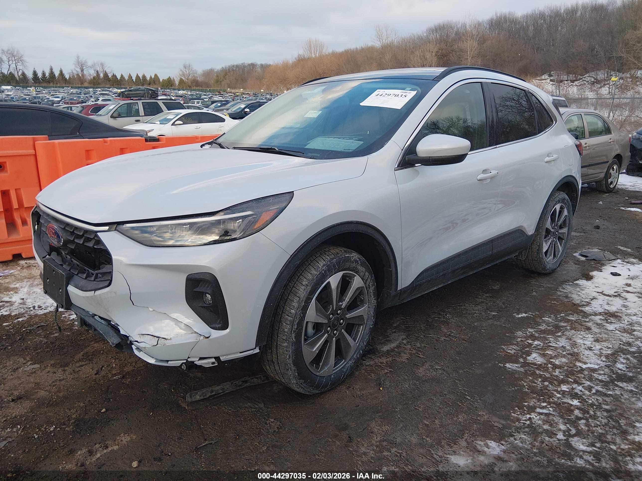 FORD ESCAPE image 2