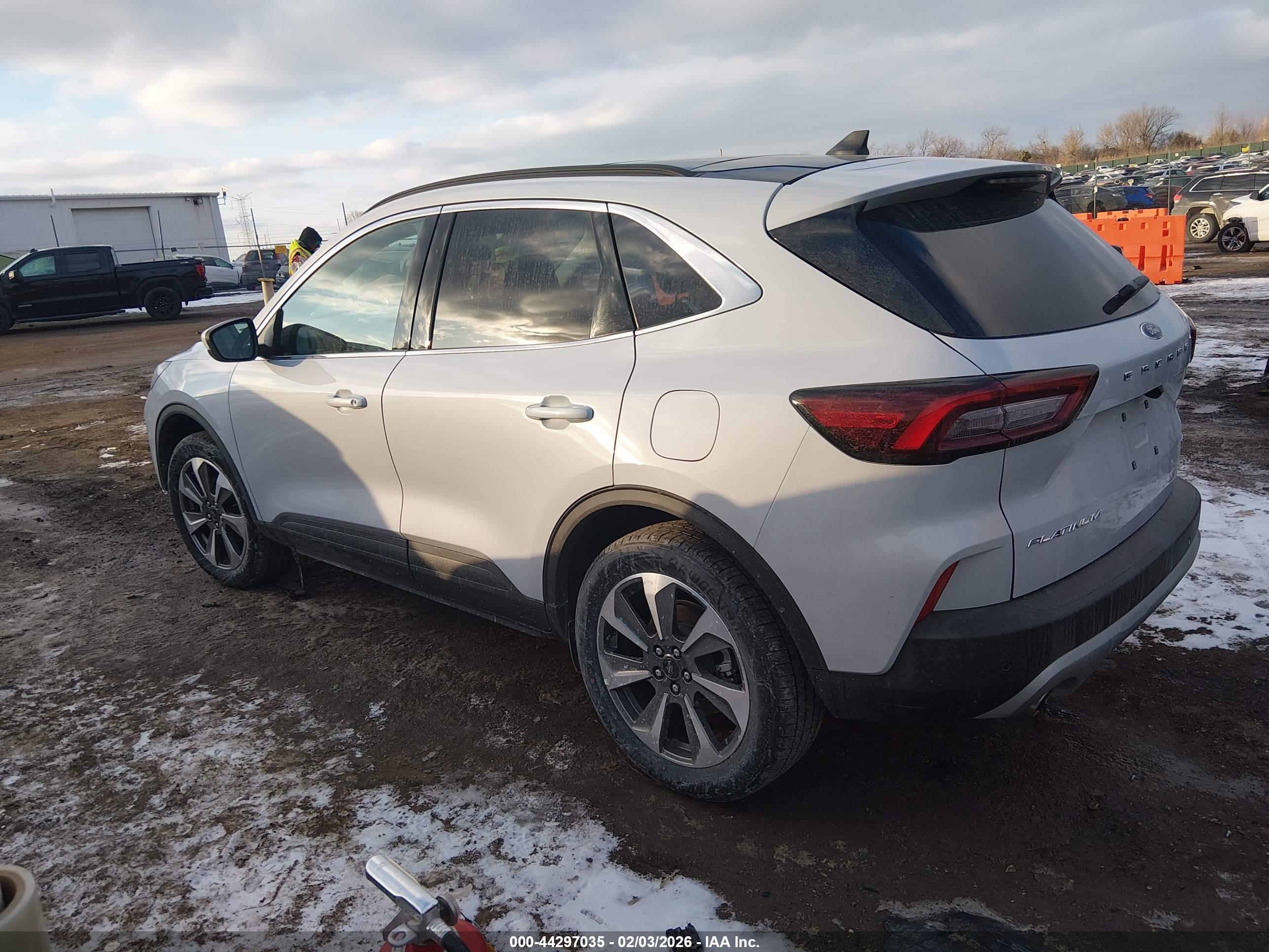 FORD ESCAPE image 3