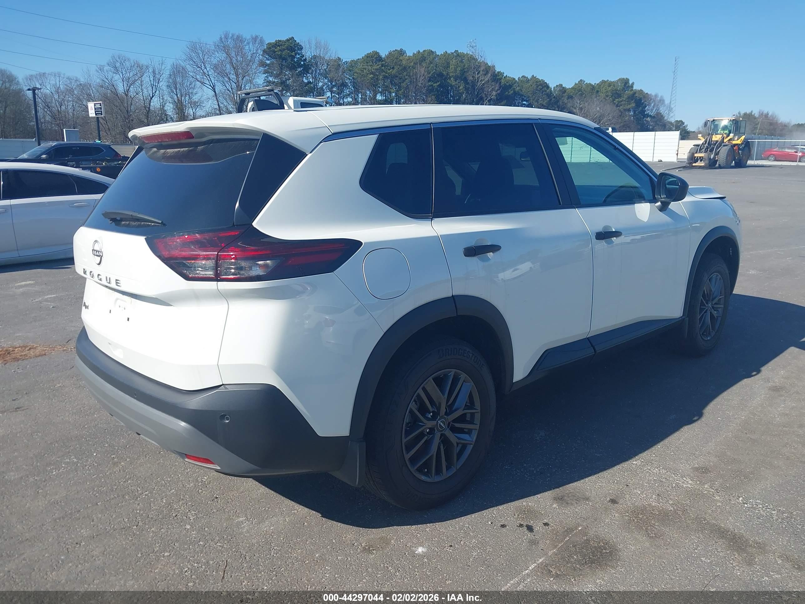NISSAN ROGUE image 4