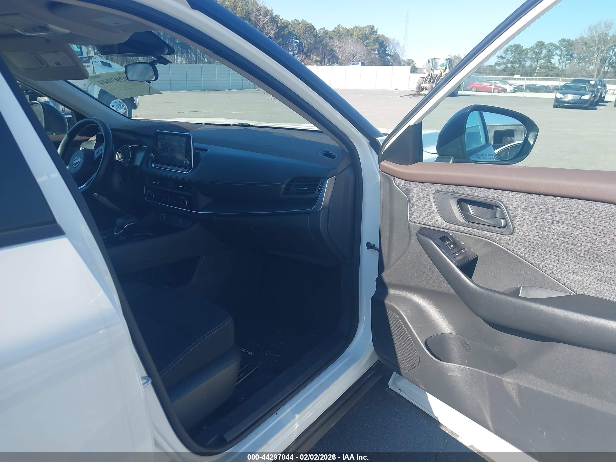 NISSAN ROGUE image 5
