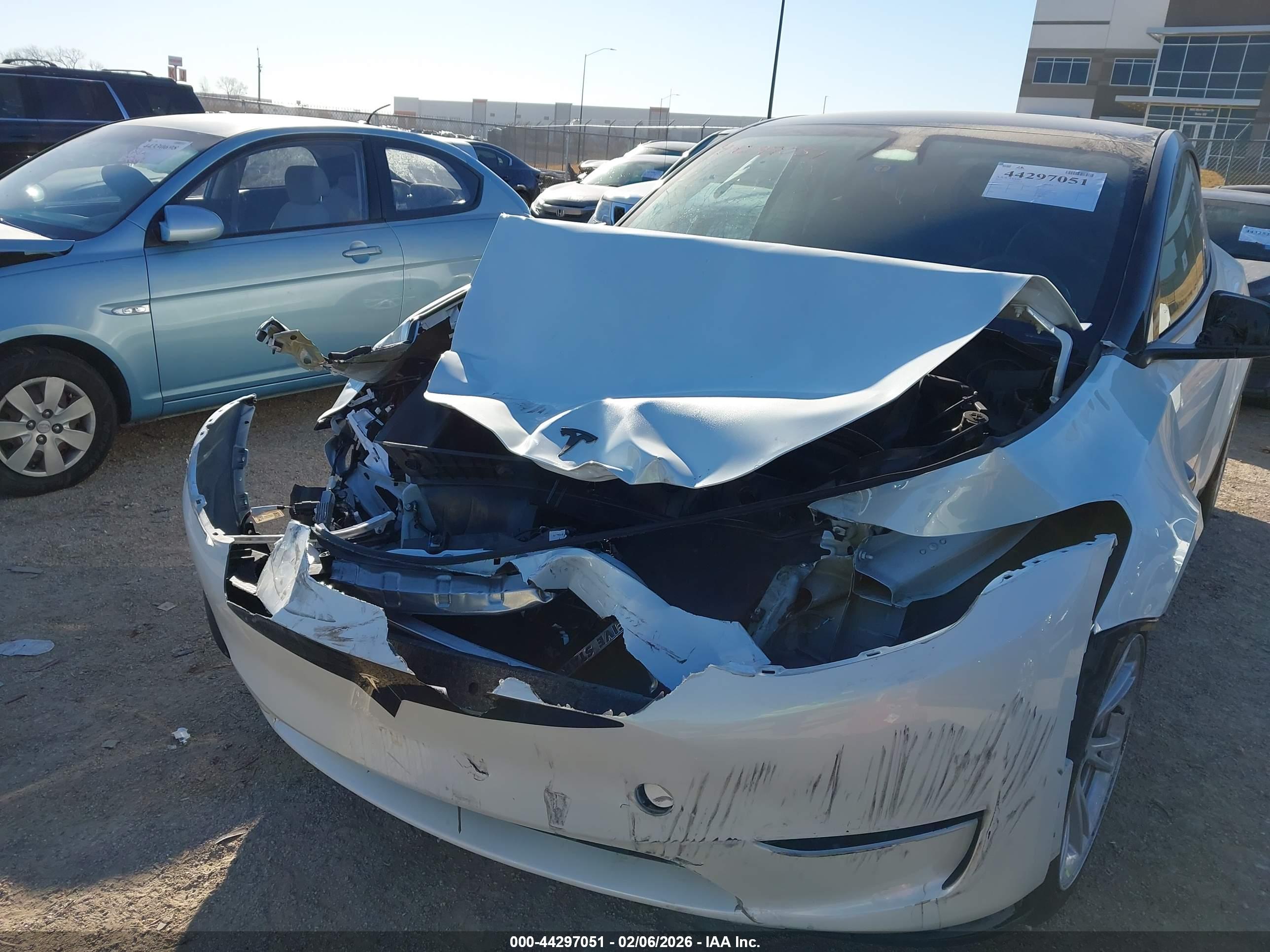 TESLA MODEL image 10
