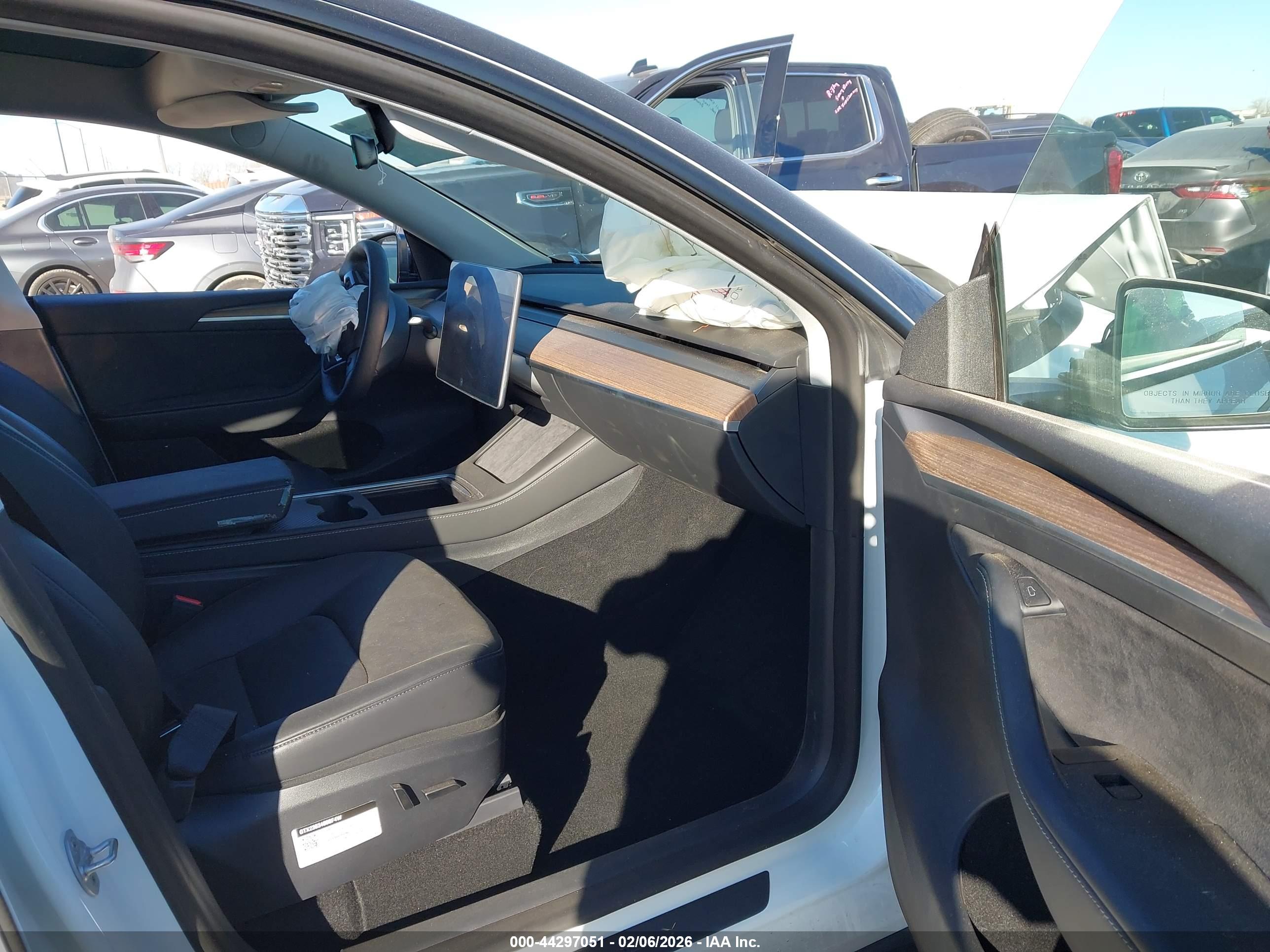 TESLA MODEL image 5