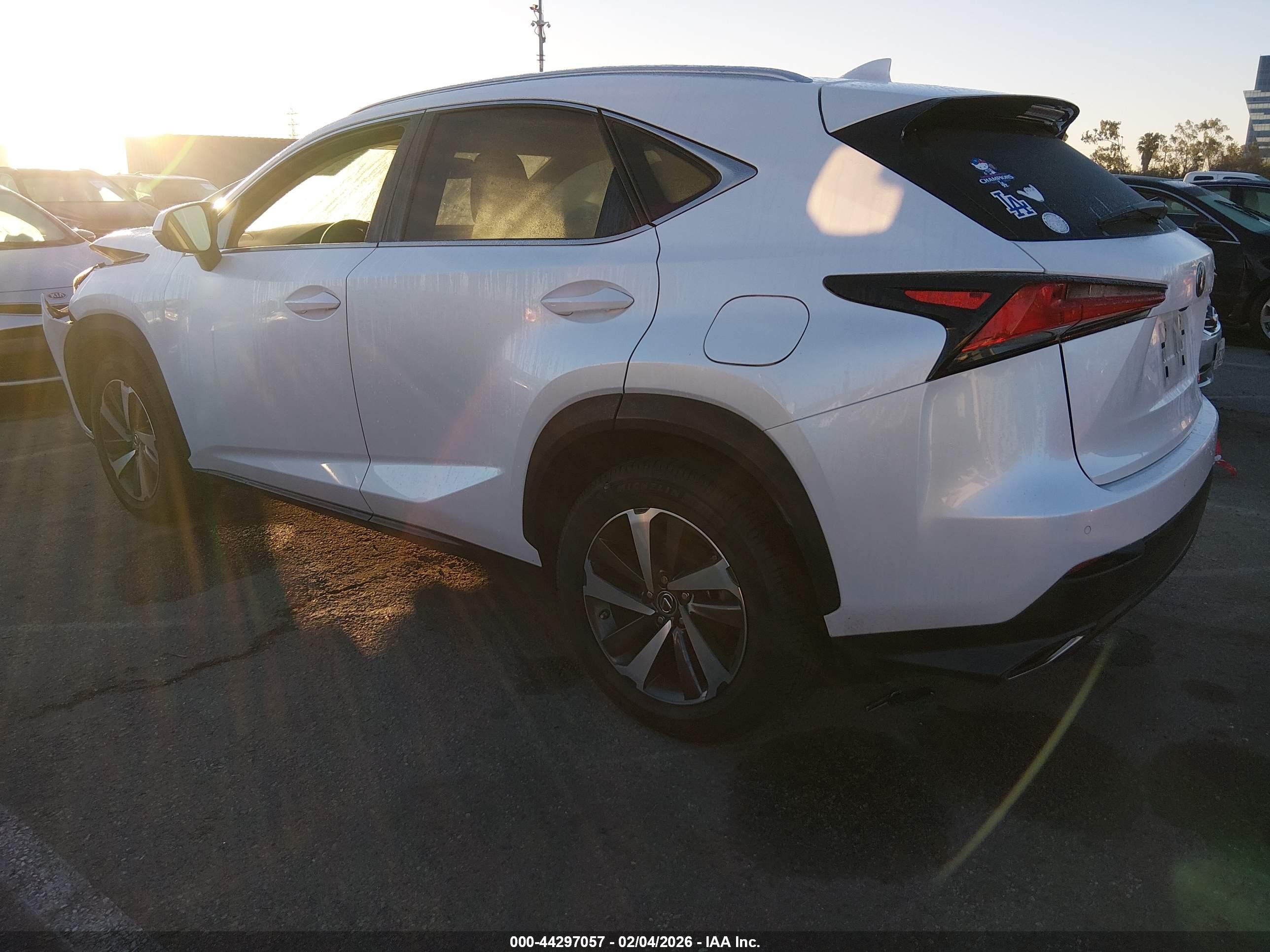 LEXUS NX image 3