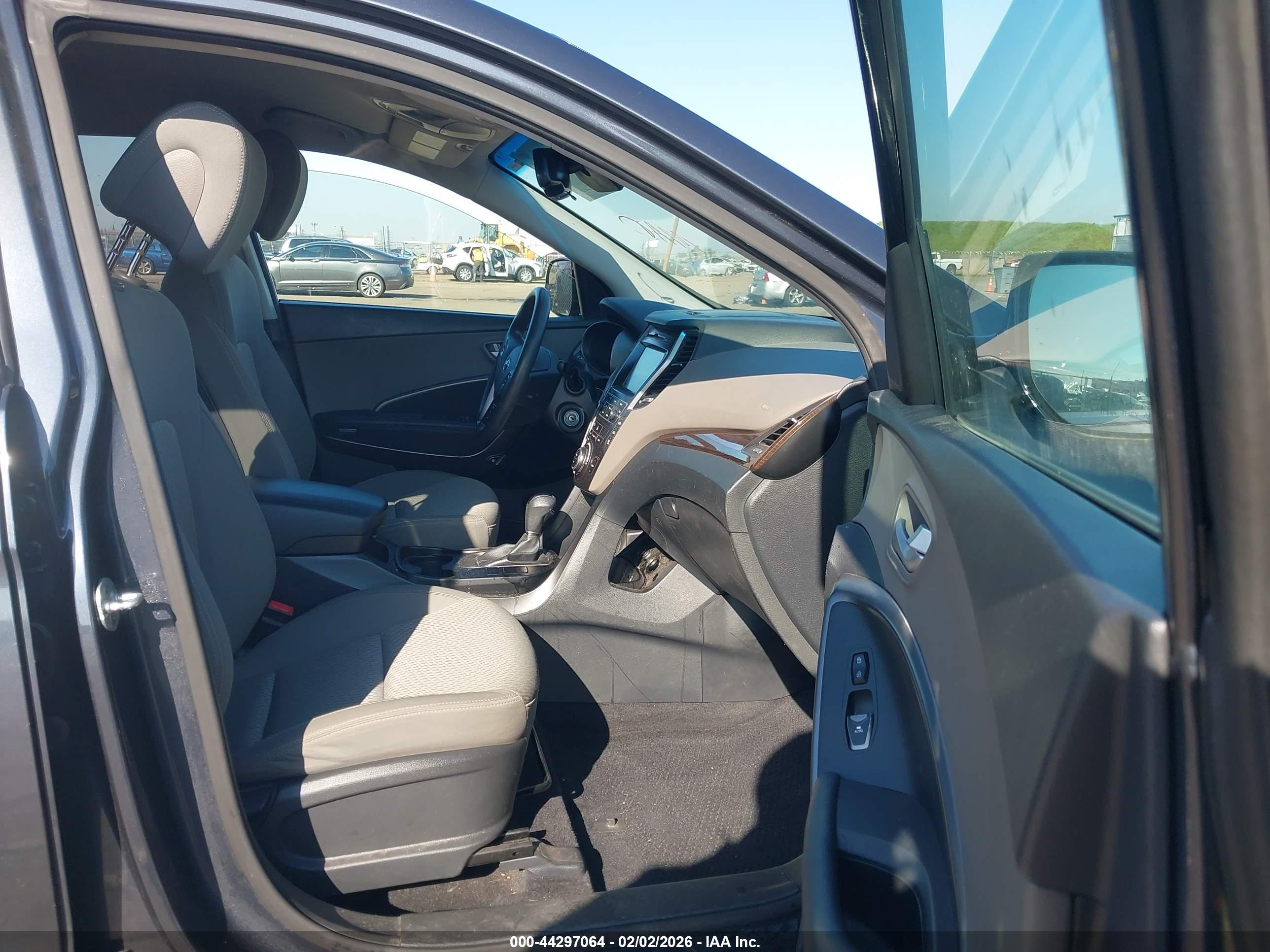 HYUNDAI SANTA image 5
