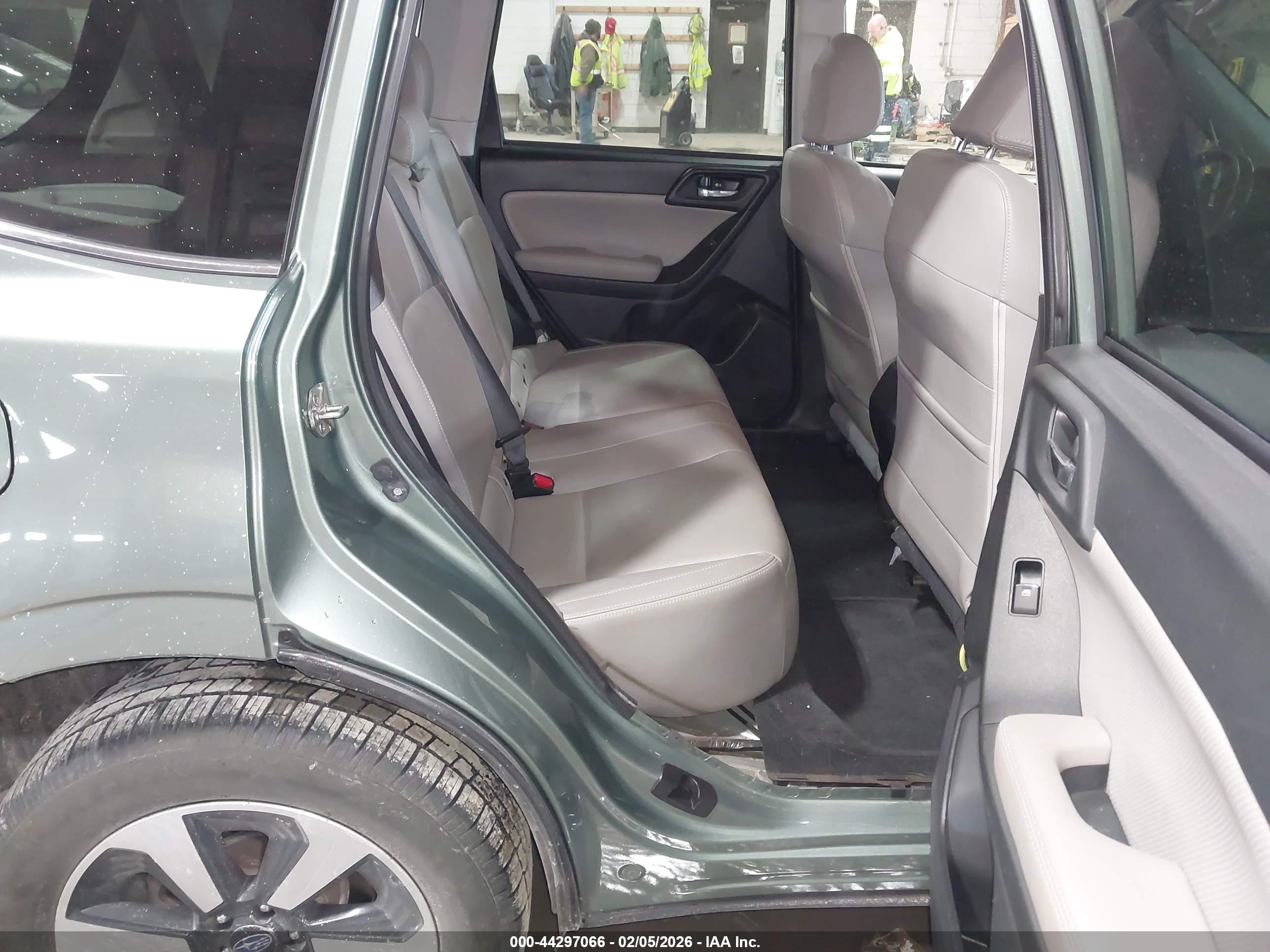 SUBARU FORESTER image 8