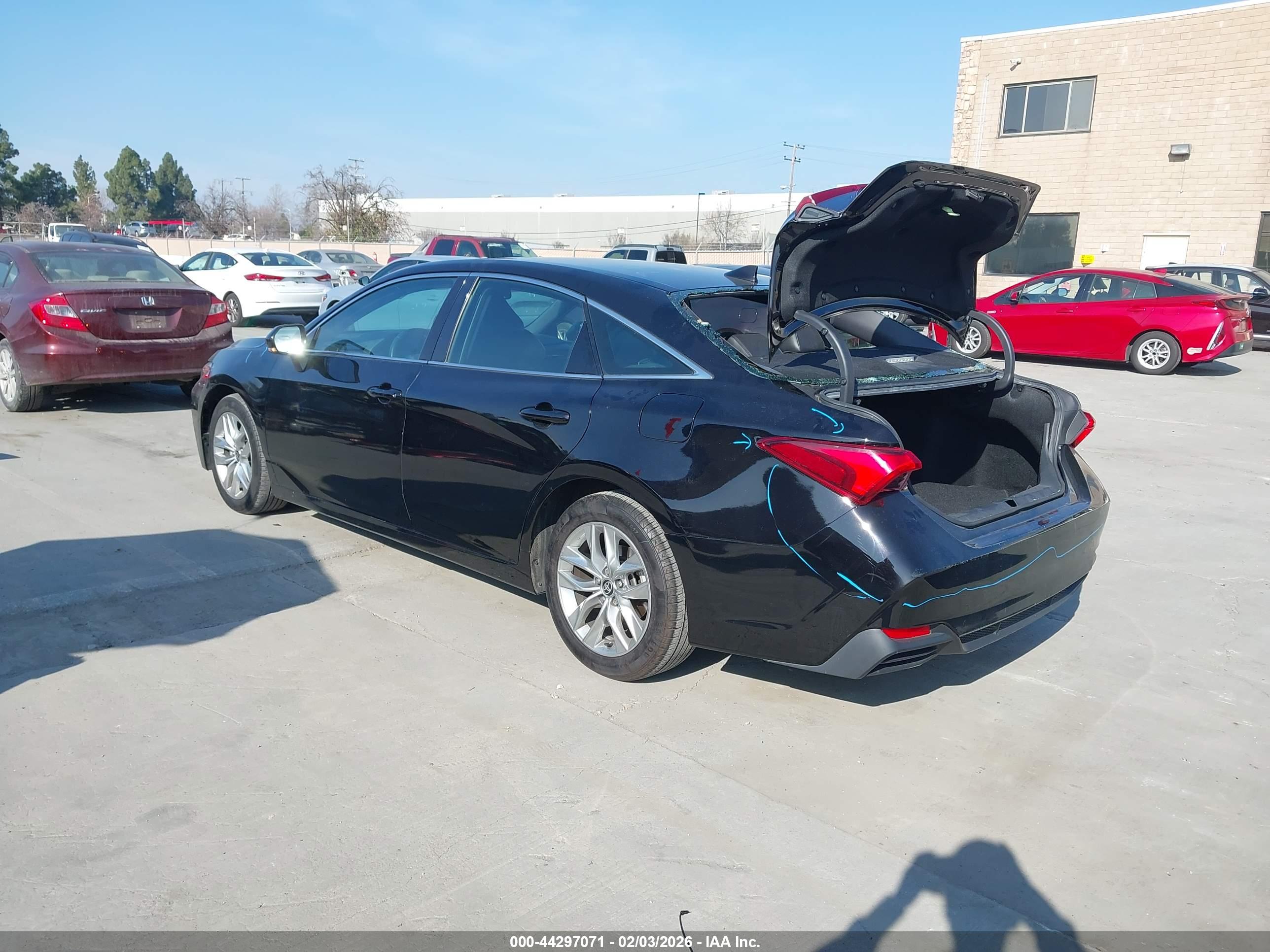 TOYOTA AVALON image 3