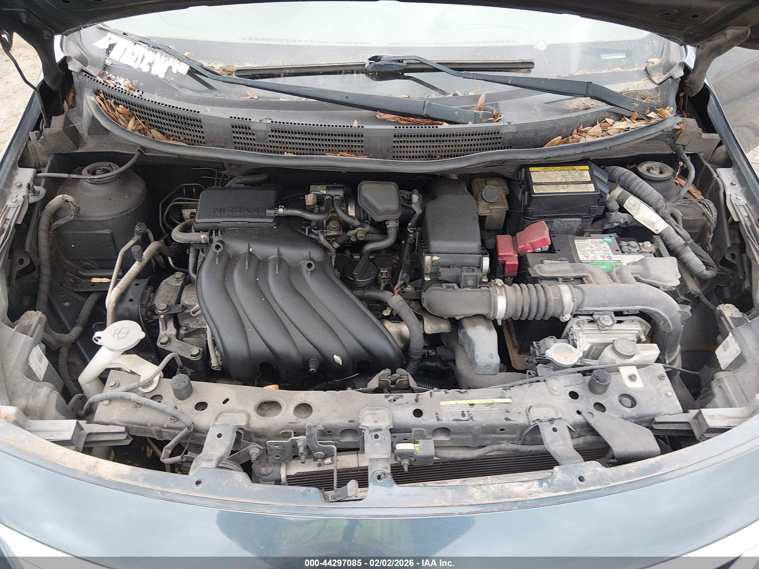 NISSAN VERSA image 10