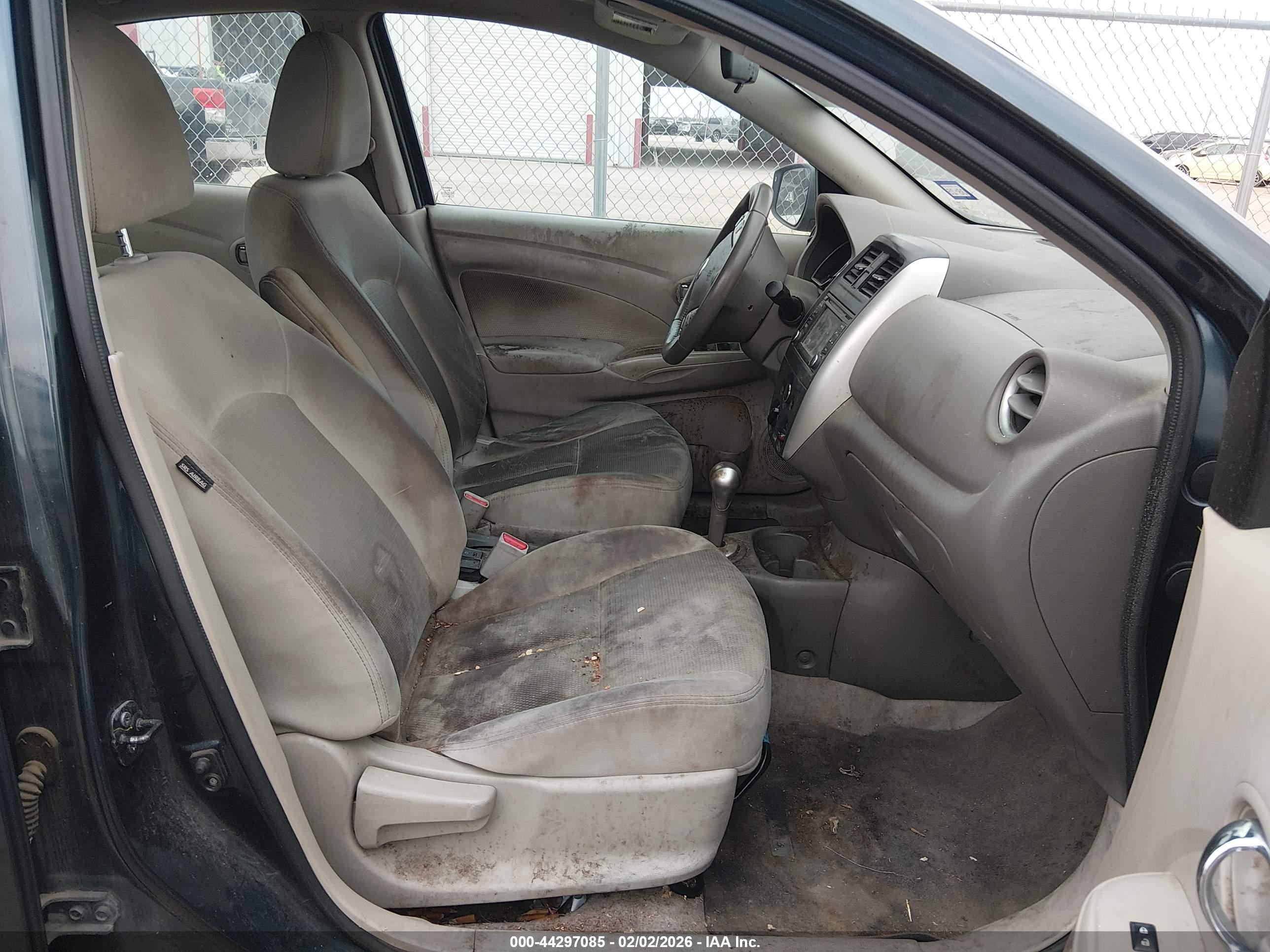 NISSAN VERSA image 5