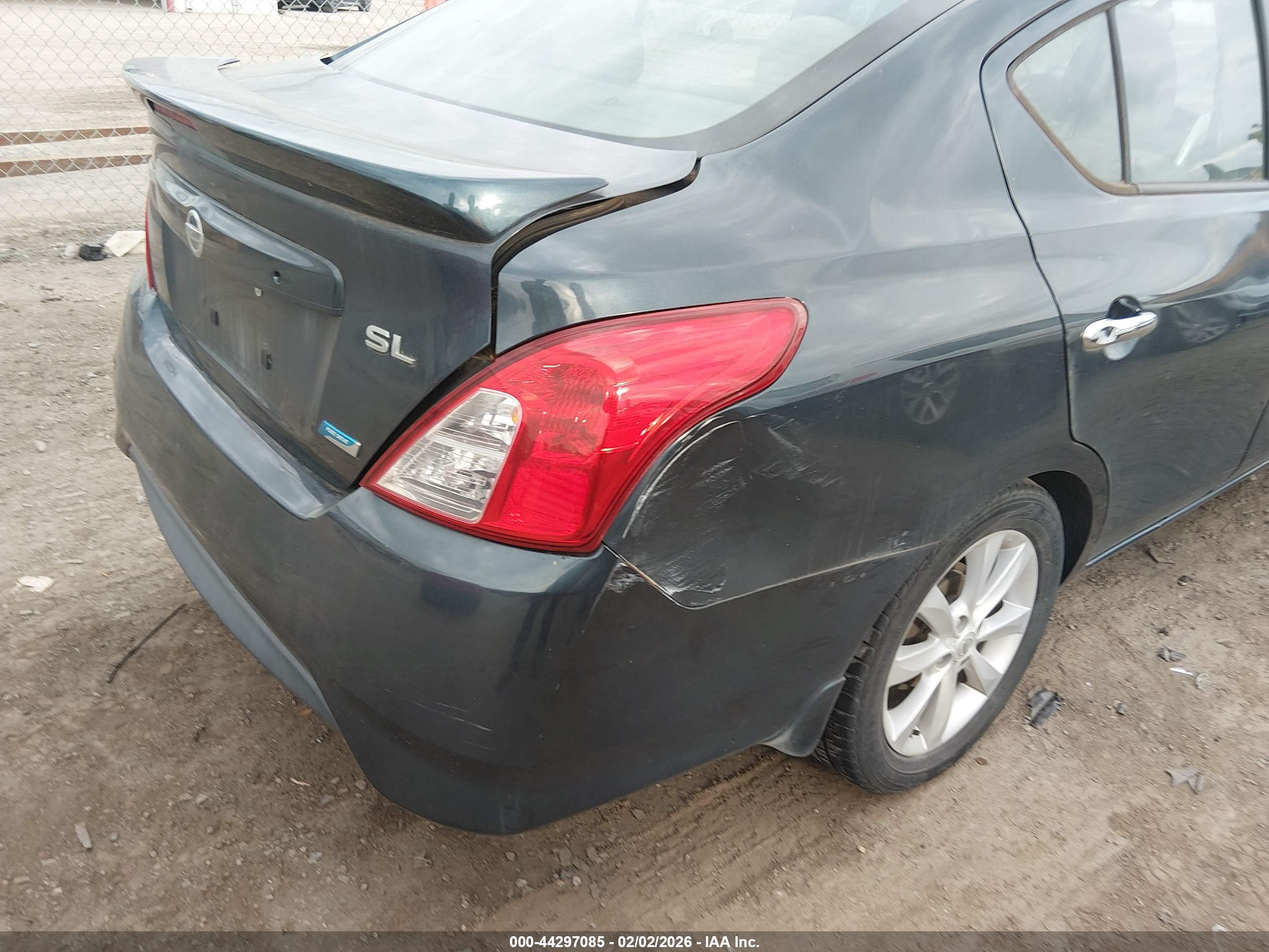 NISSAN VERSA image 6