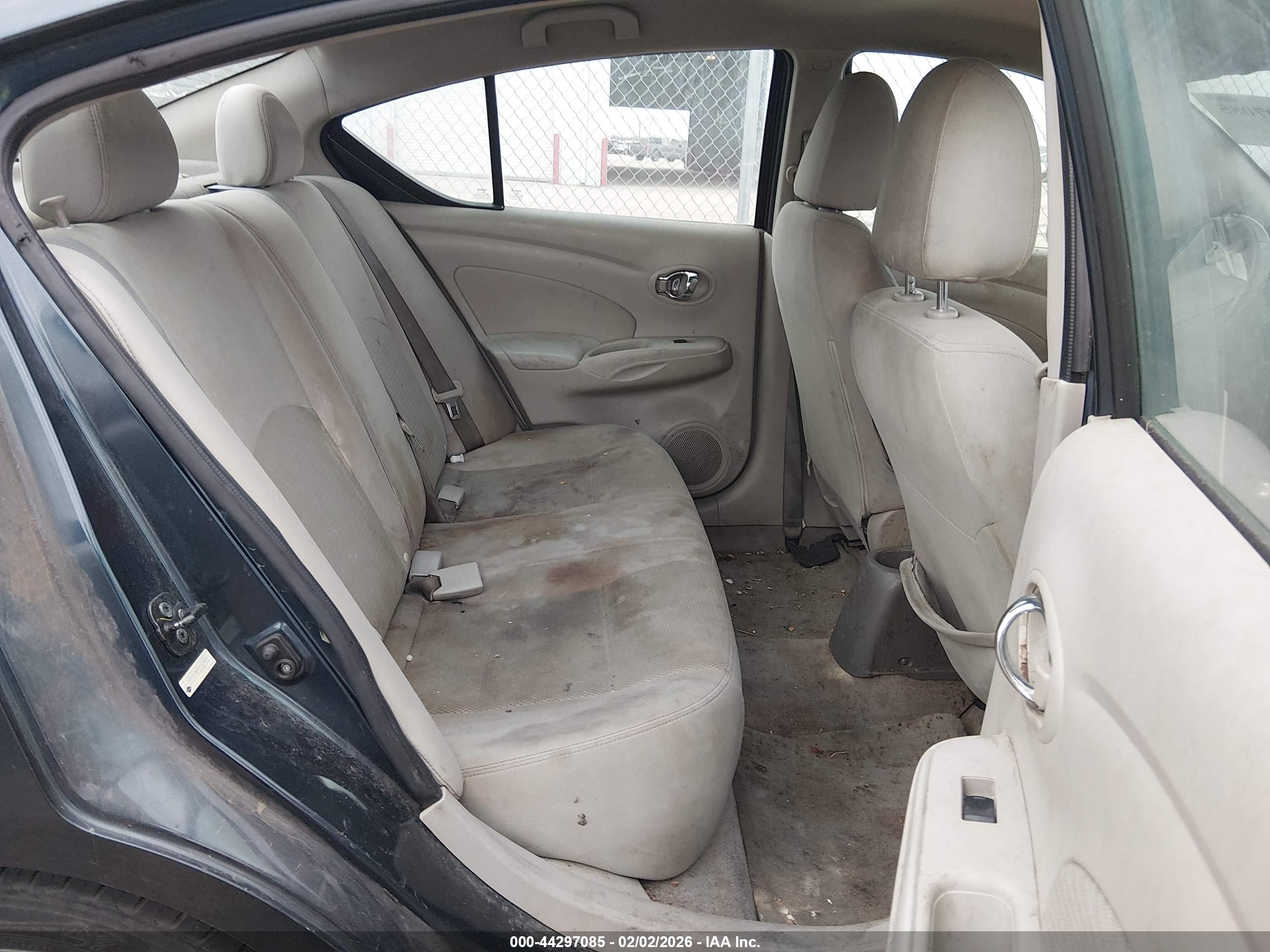 NISSAN VERSA image 8
