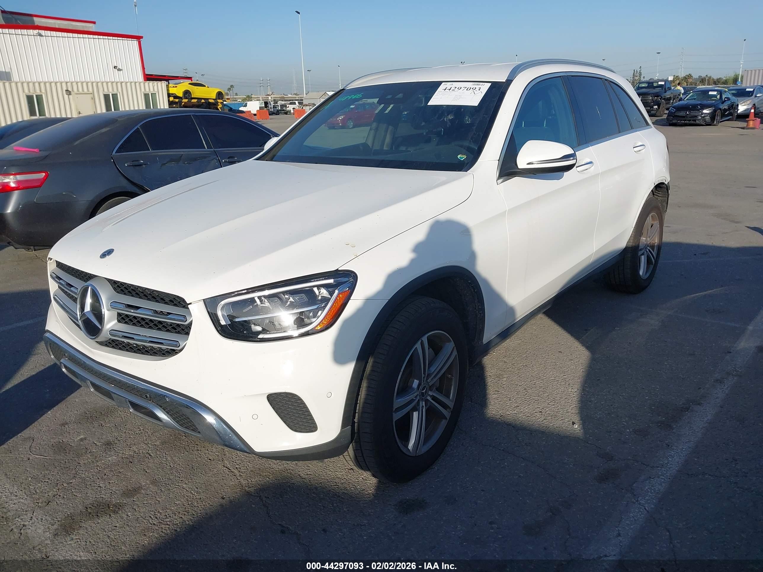 MERCEDES-BENZ GLC image 2