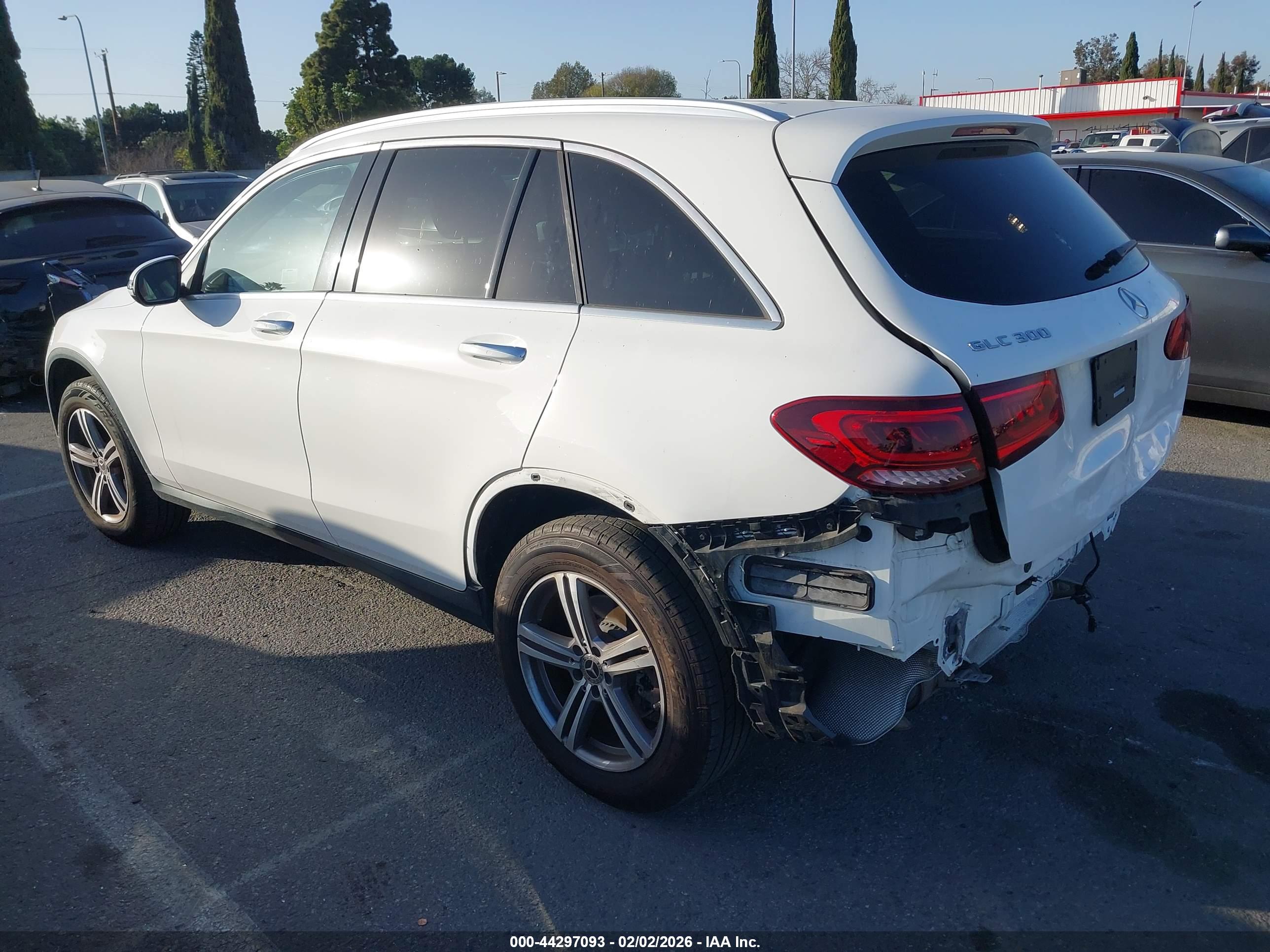 MERCEDES-BENZ GLC image 3