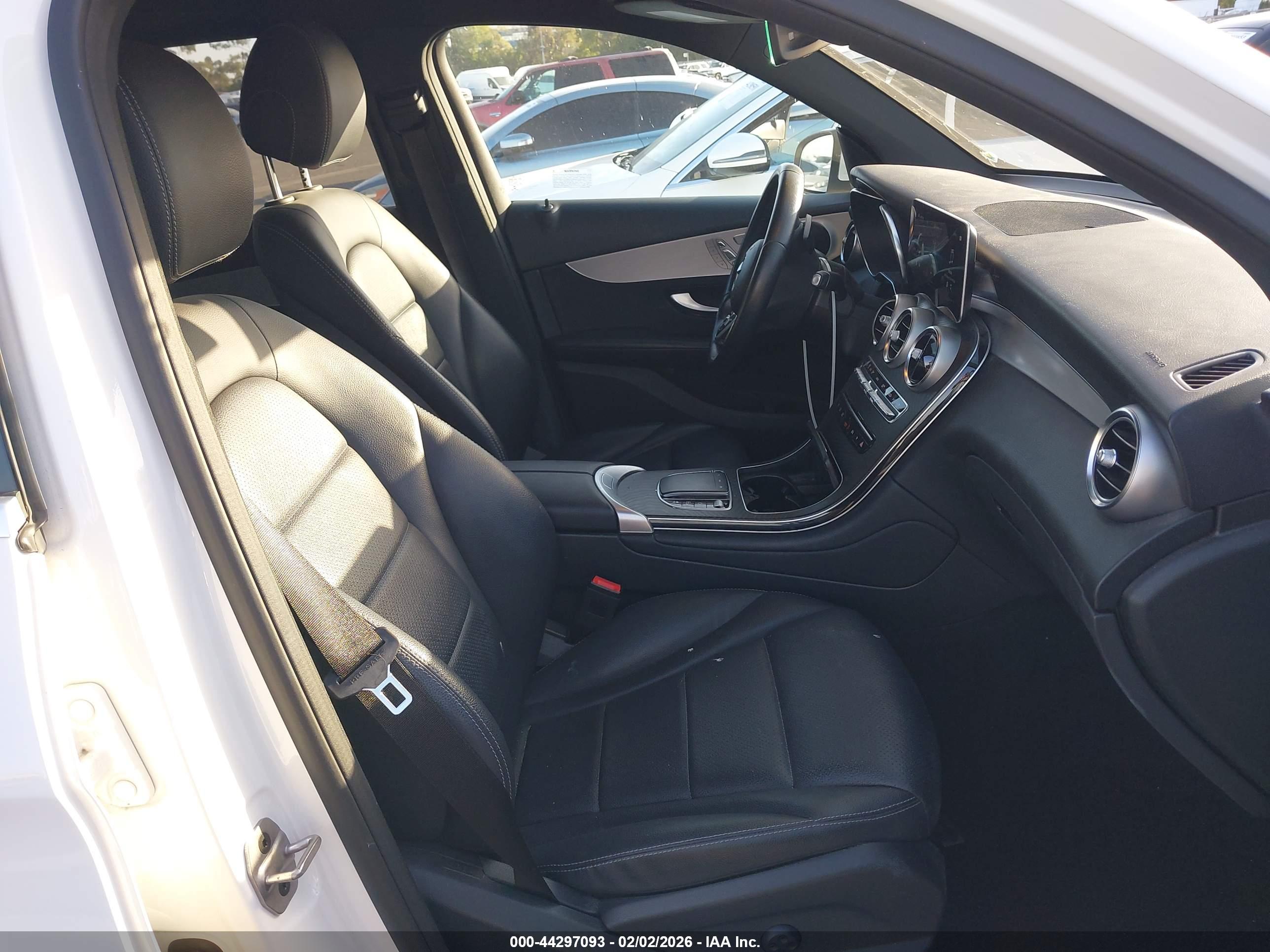 MERCEDES-BENZ GLC image 5