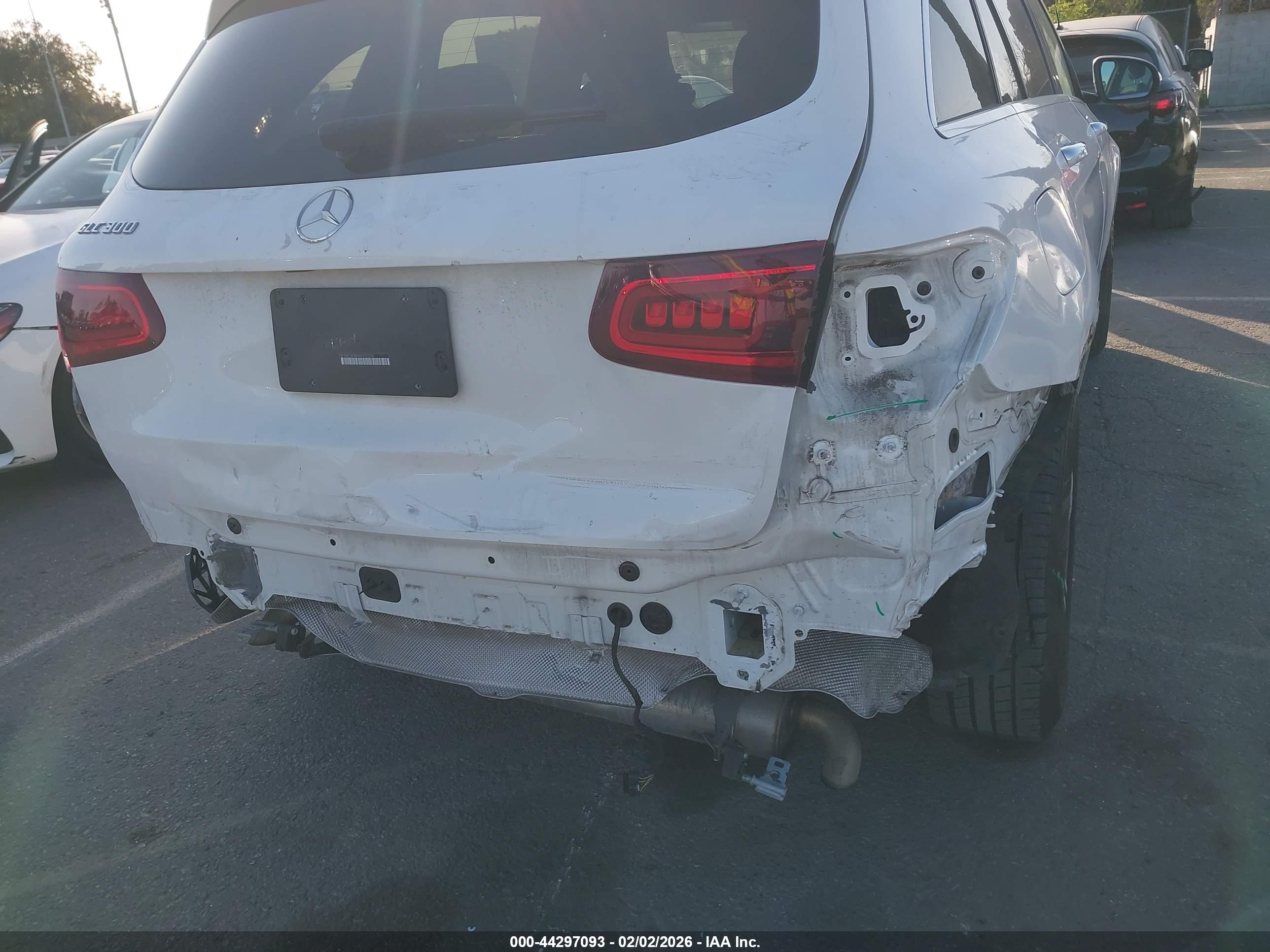 MERCEDES-BENZ GLC image 6