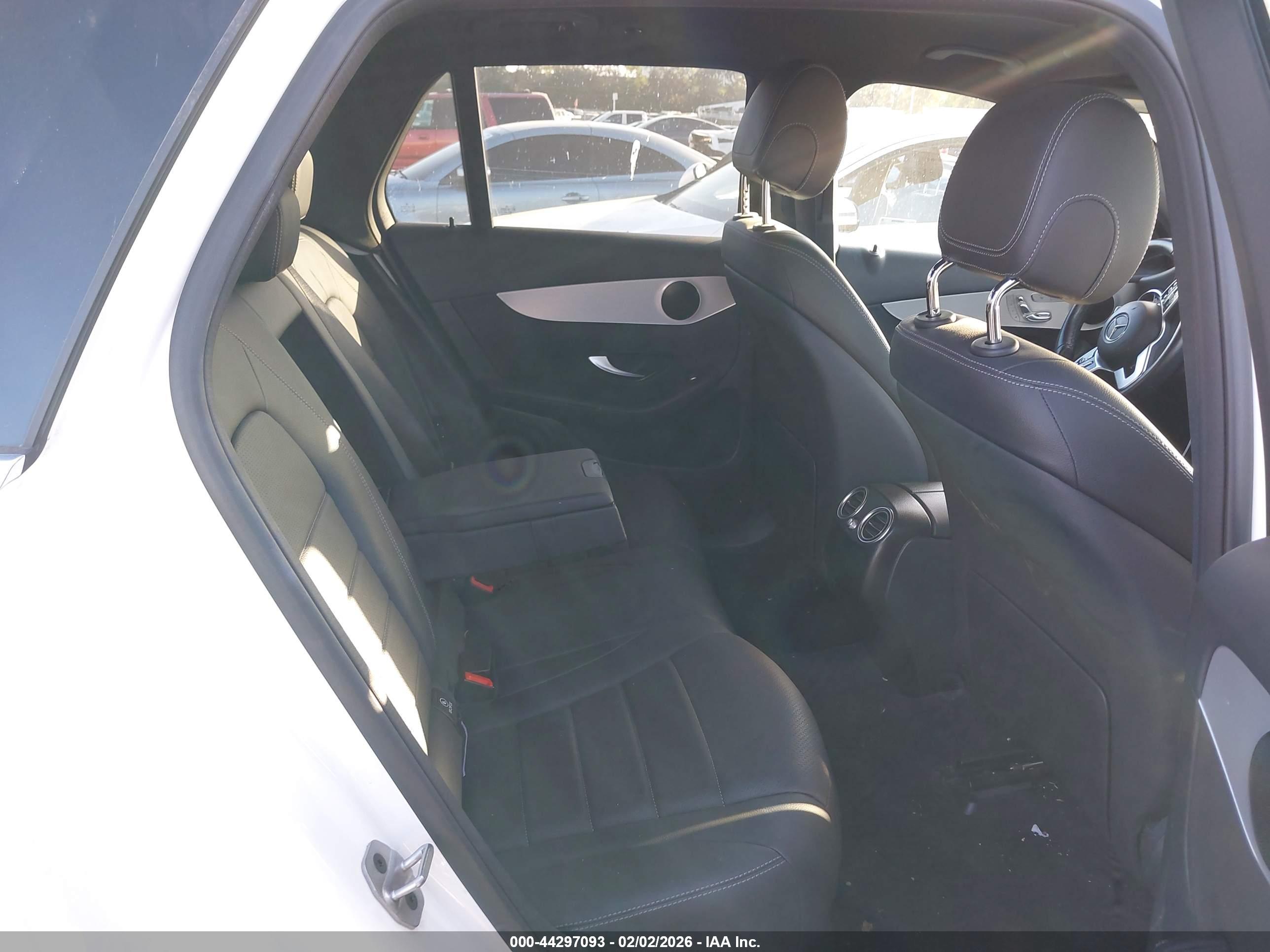 MERCEDES-BENZ GLC image 8