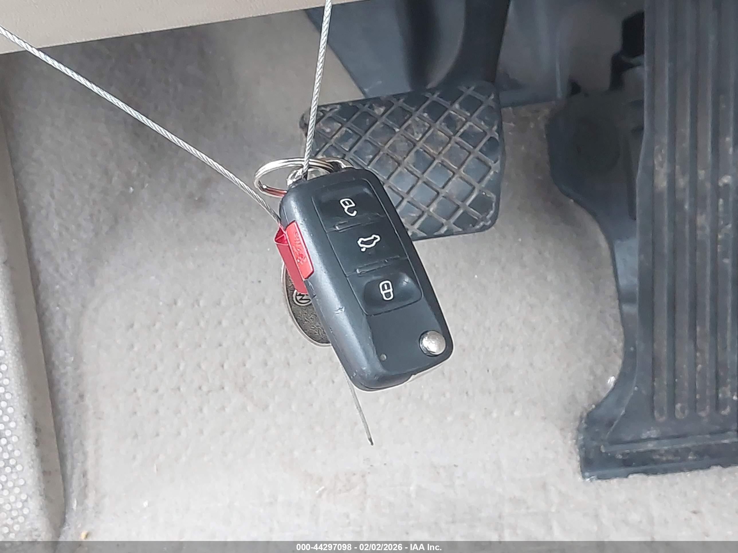 VOLKSWAGEN BEETLE image 11