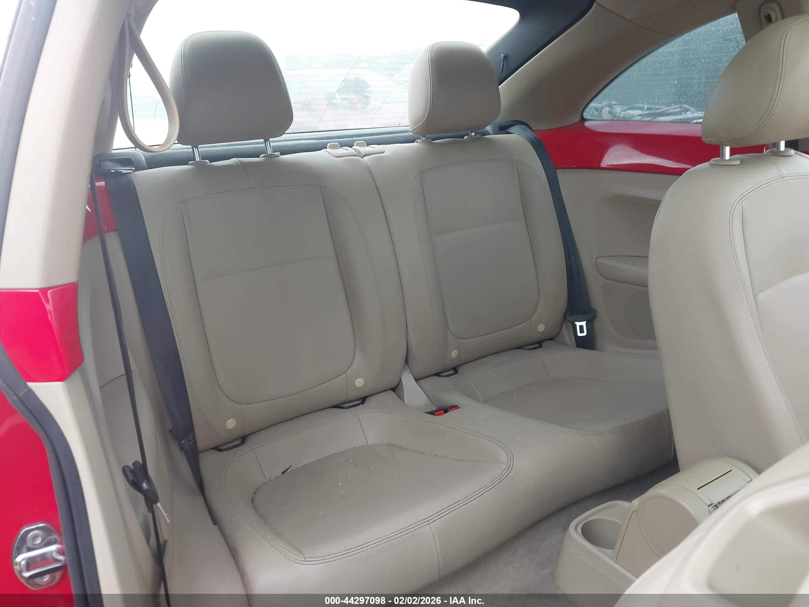 VOLKSWAGEN BEETLE image 8