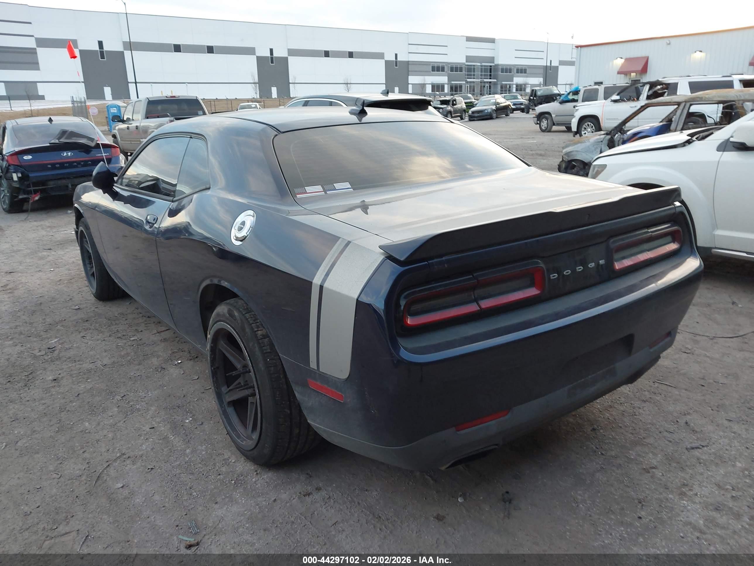 DODGE CHALLENGER image 3