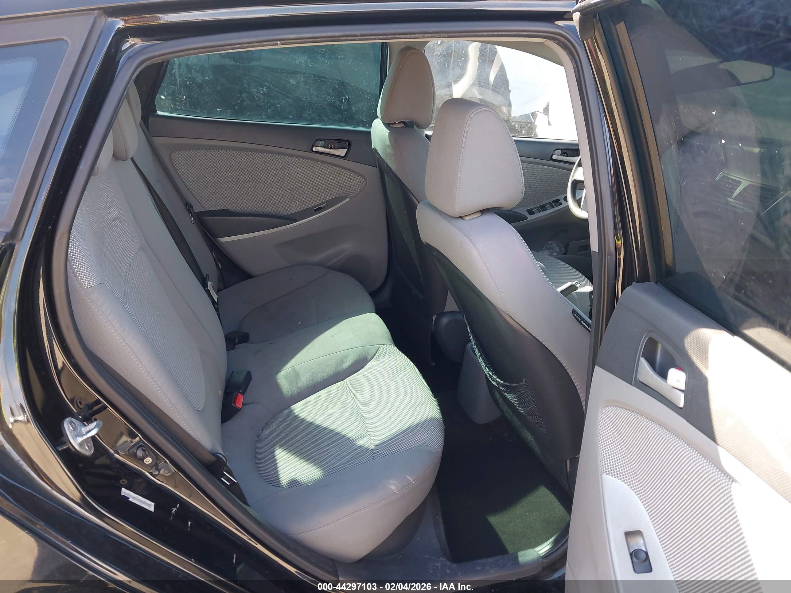 HYUNDAI ACCENT image 8