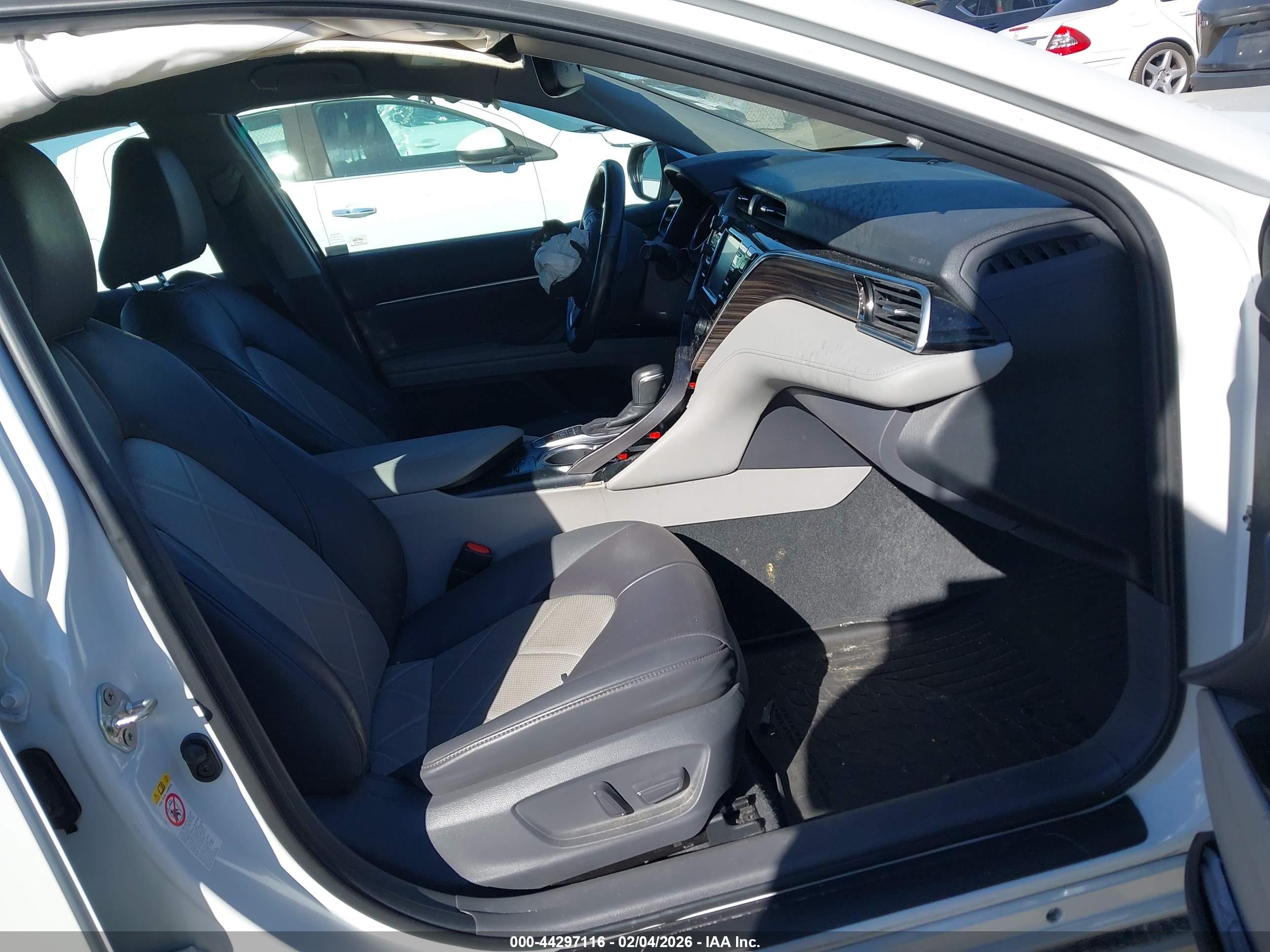 TOYOTA CAMRY image 5