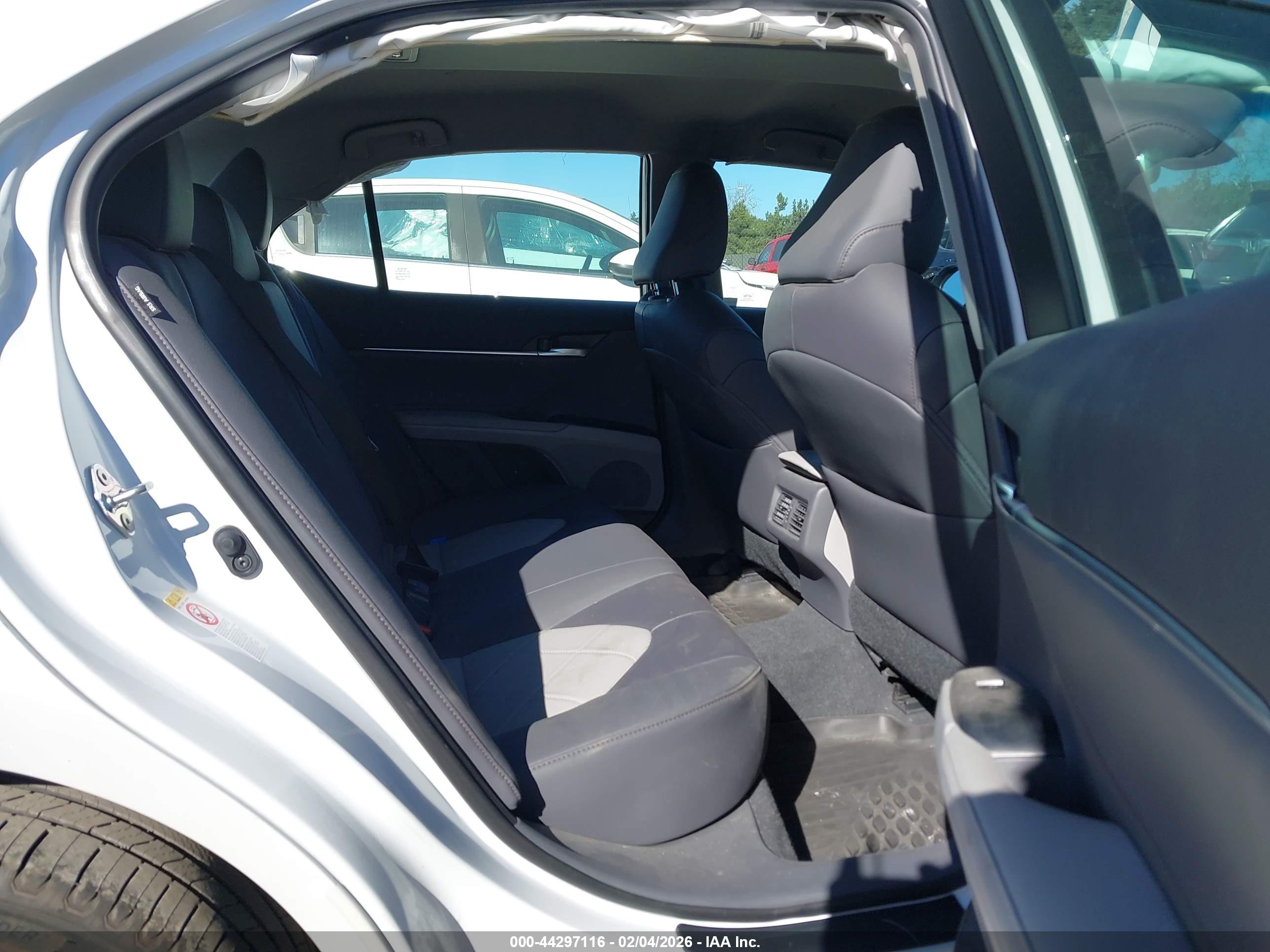 TOYOTA CAMRY image 8