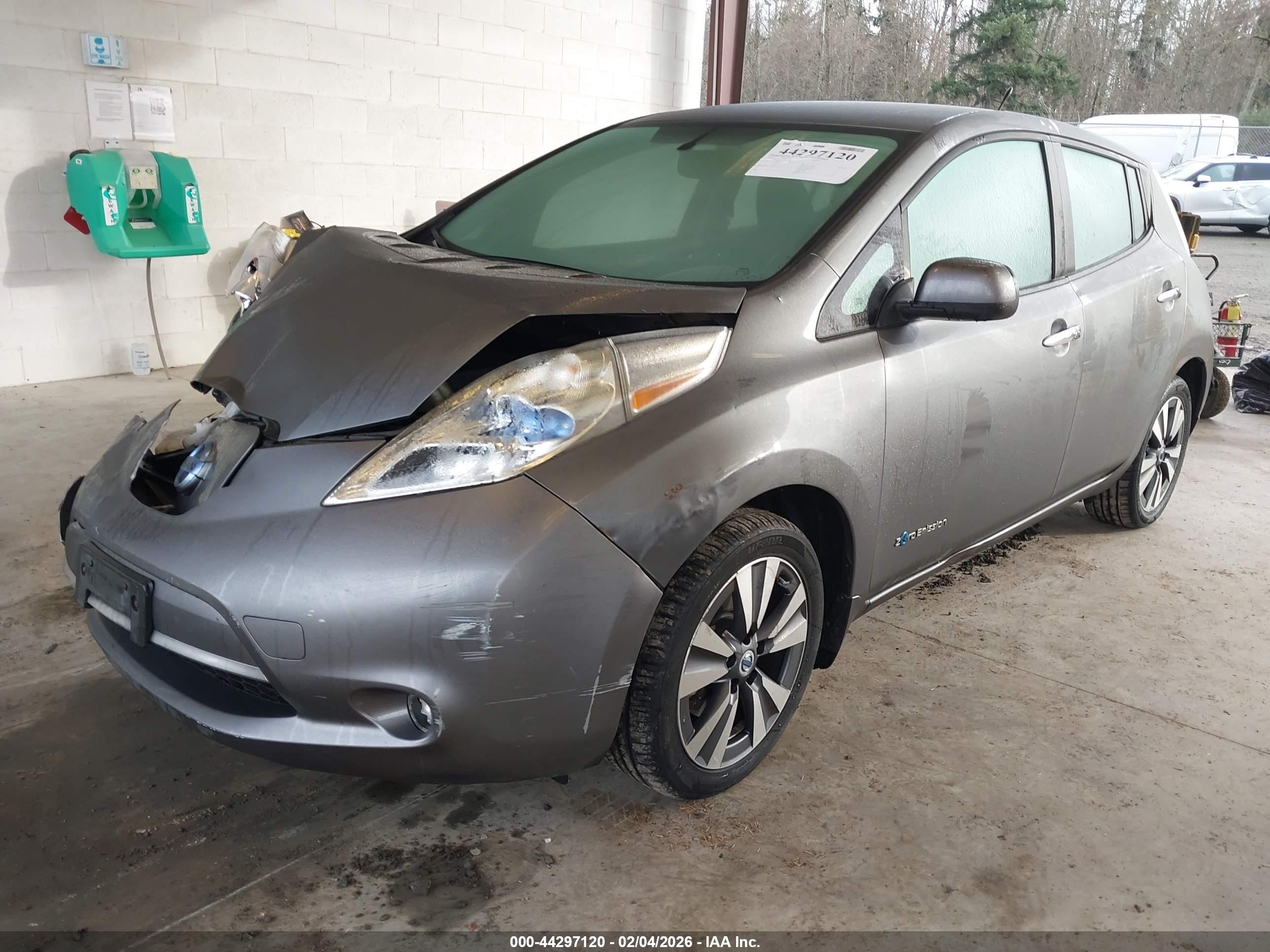 NISSAN LEAF image 2
