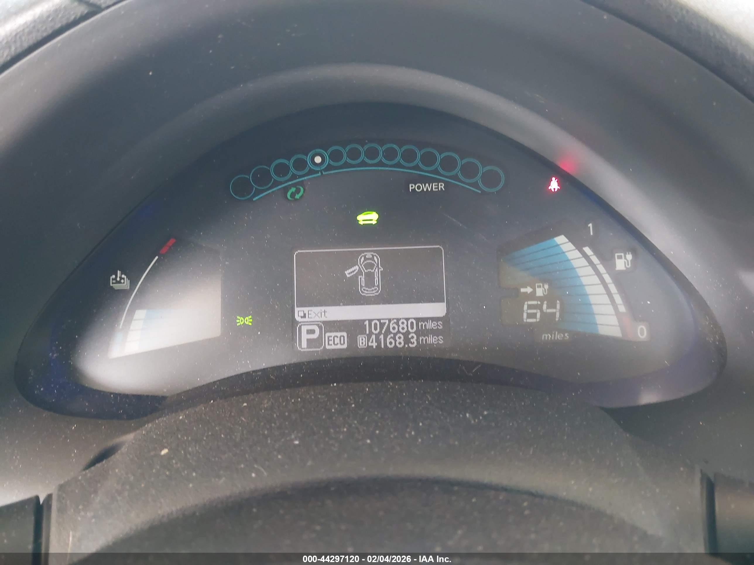 NISSAN LEAF image 7