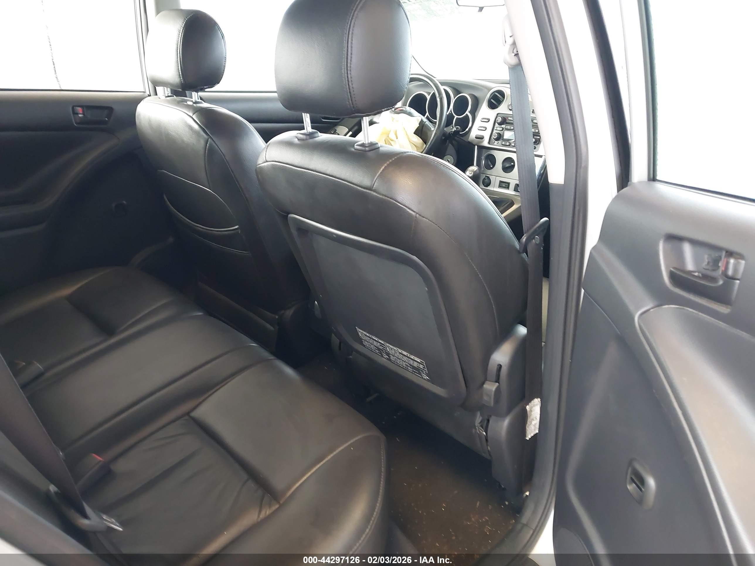 PONTIAC VIBE image 8