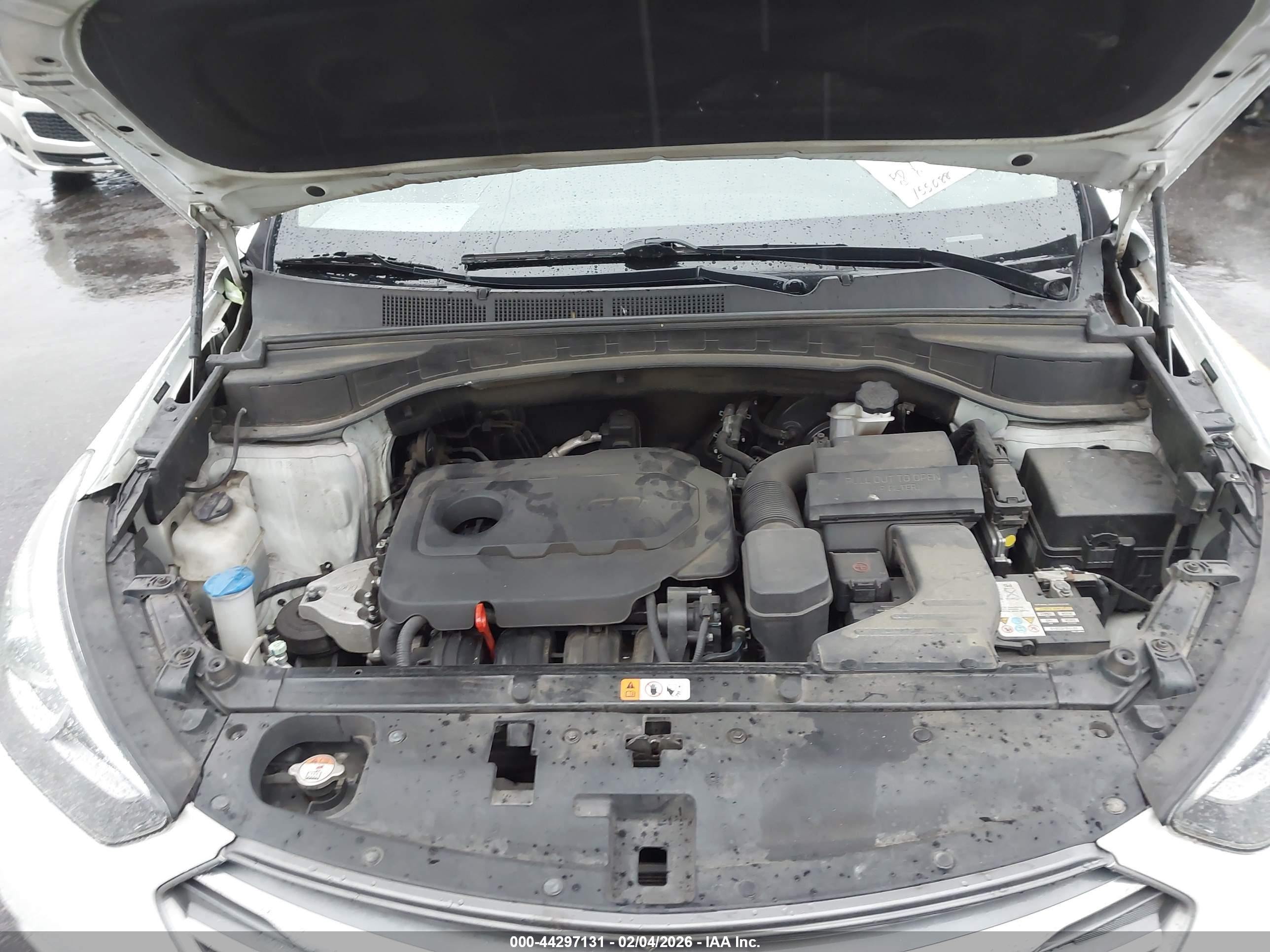 HYUNDAI SANTA image 10