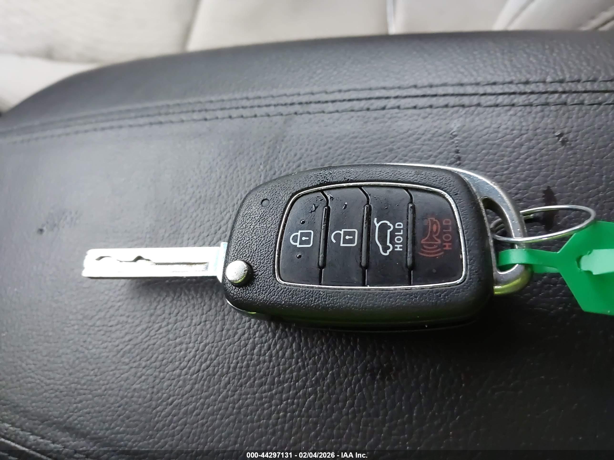 HYUNDAI SANTA image 11