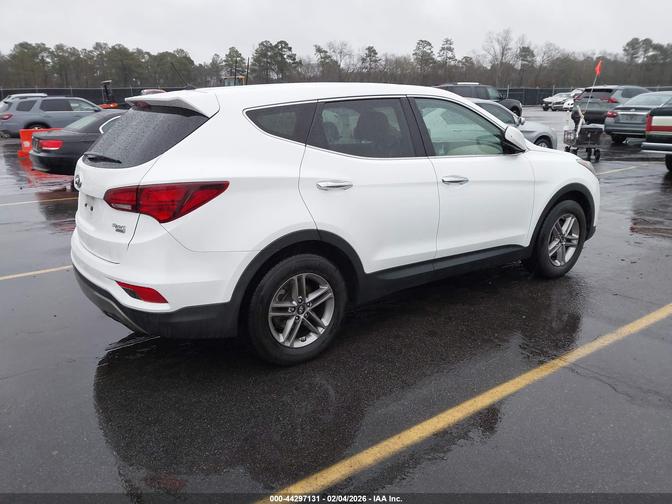 HYUNDAI SANTA image 4