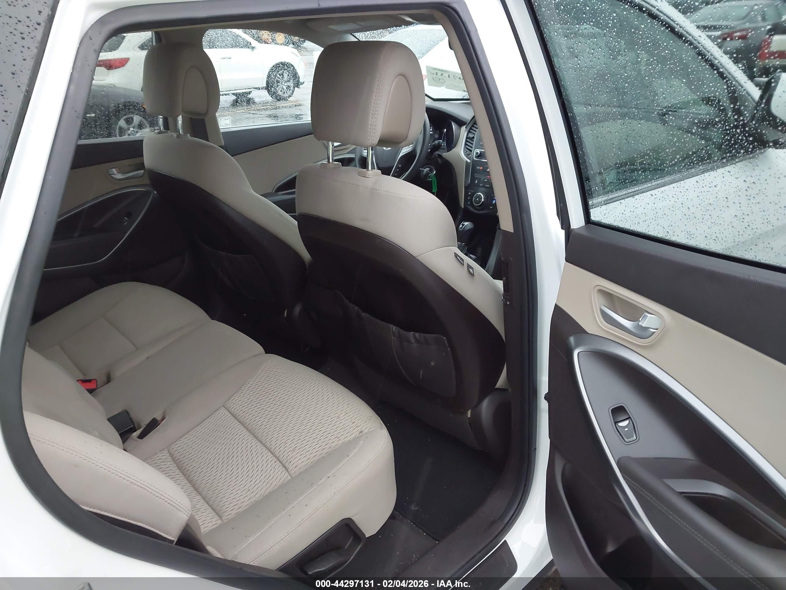 HYUNDAI SANTA image 8