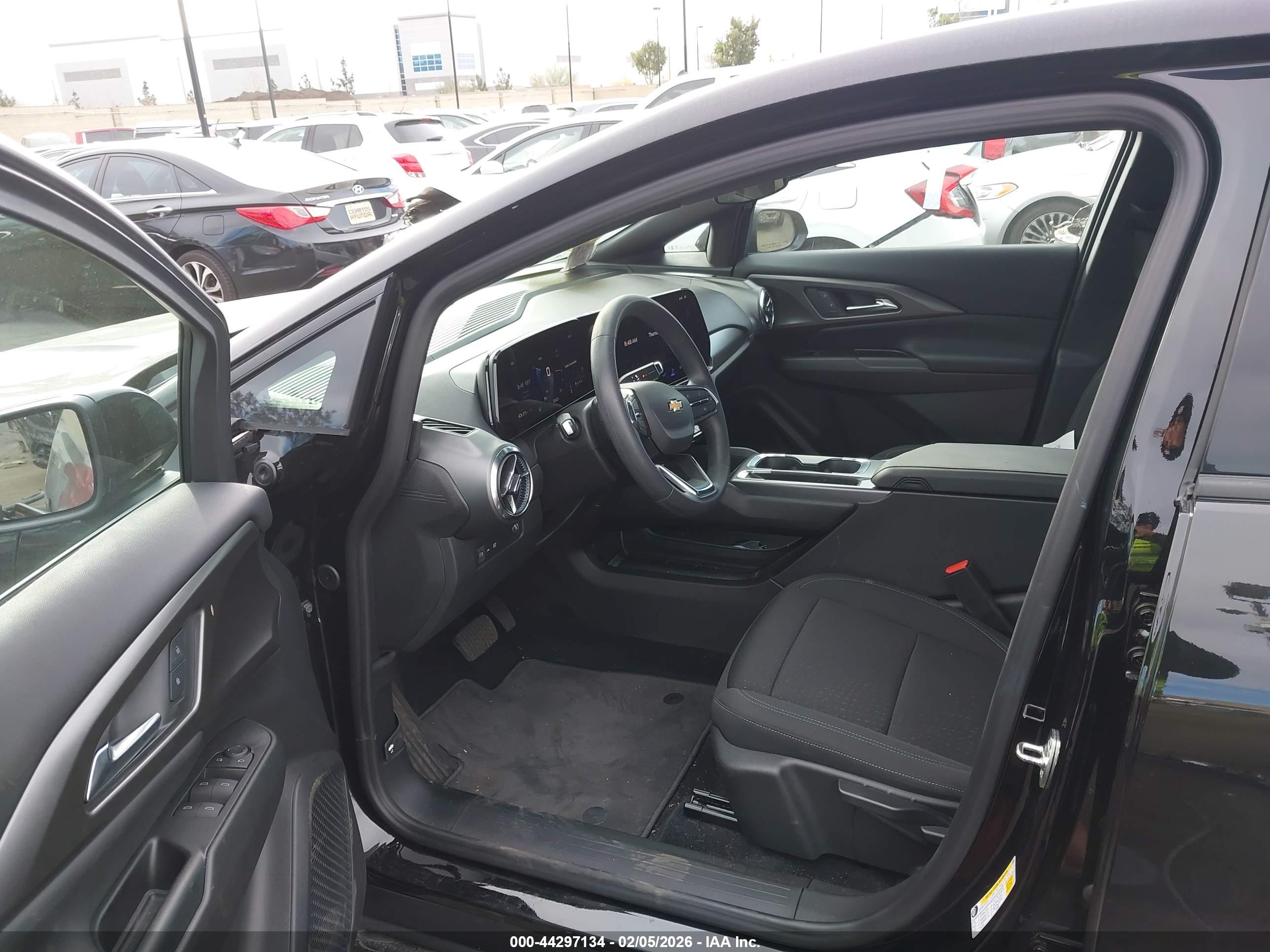 CHEVROLET EQUINOX image 5