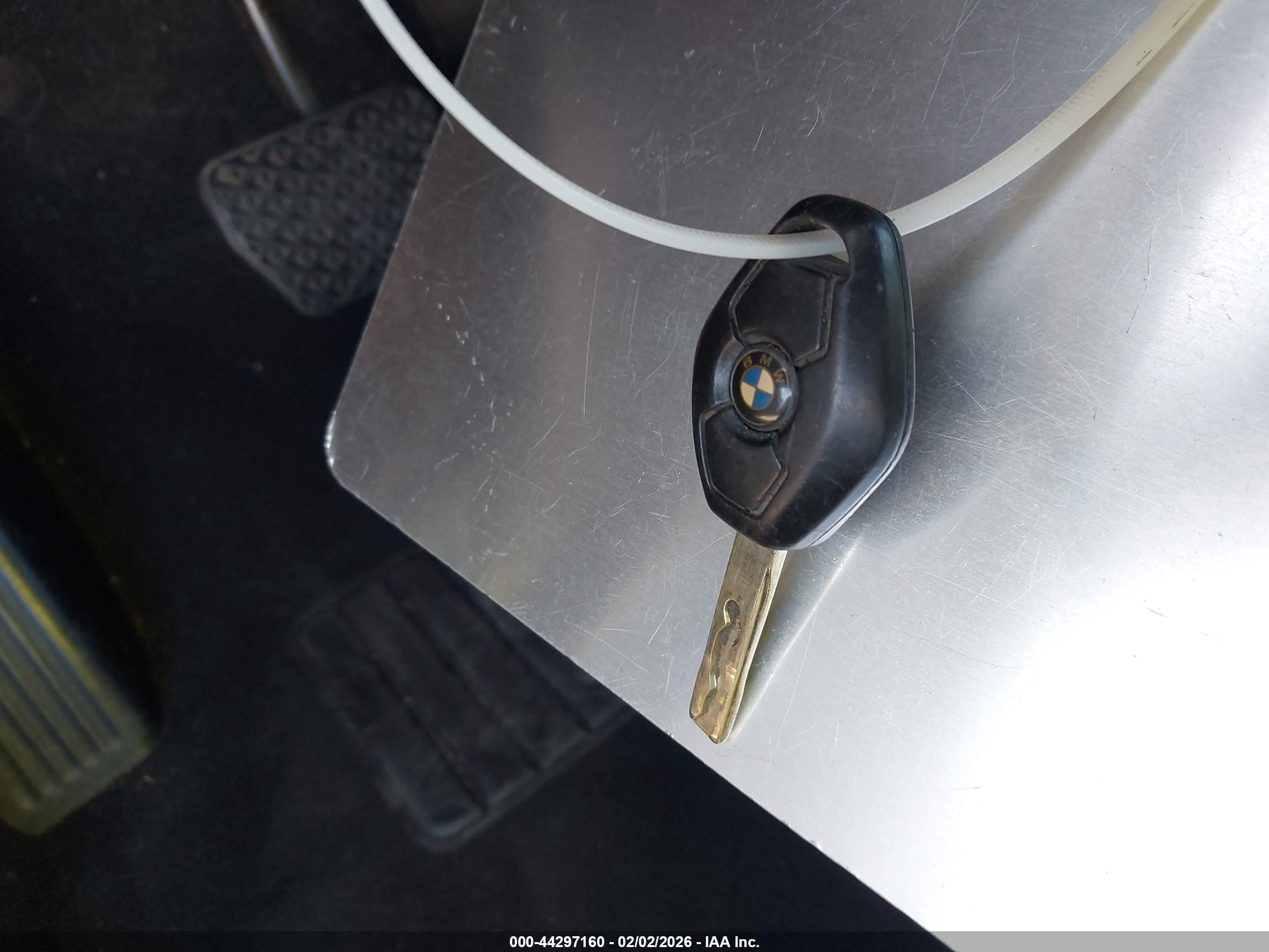BMW 330CI image 11