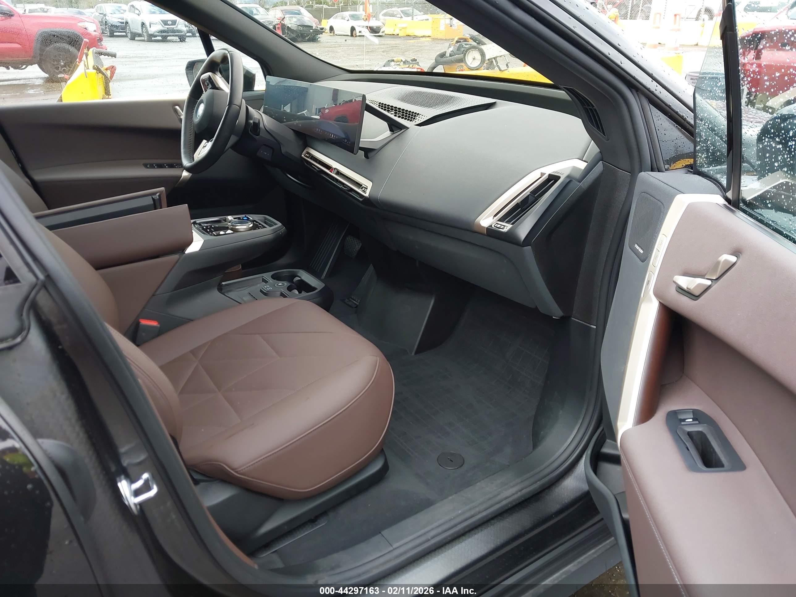 BMW IX image 5